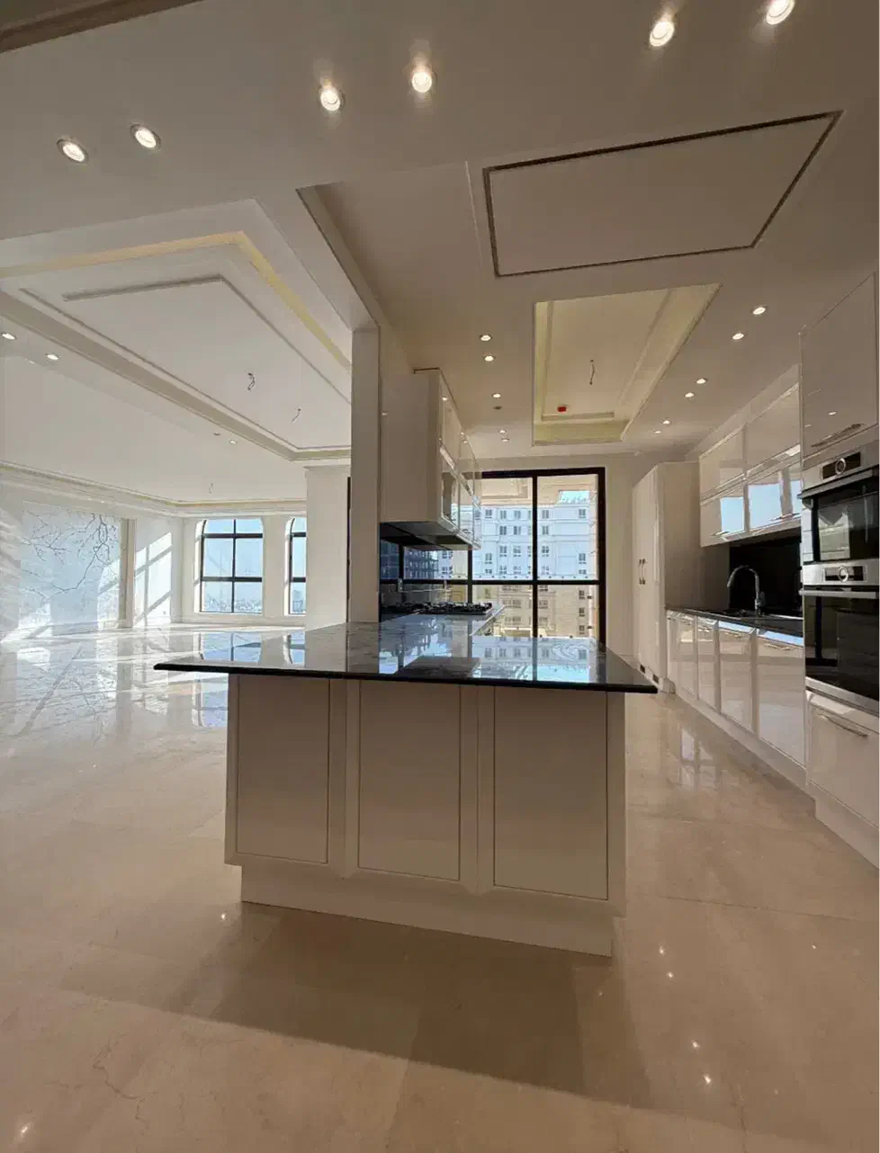 ۲۰۰متر کلیدنخورده بوکان/۱۰متر تراس قابل چیدمان