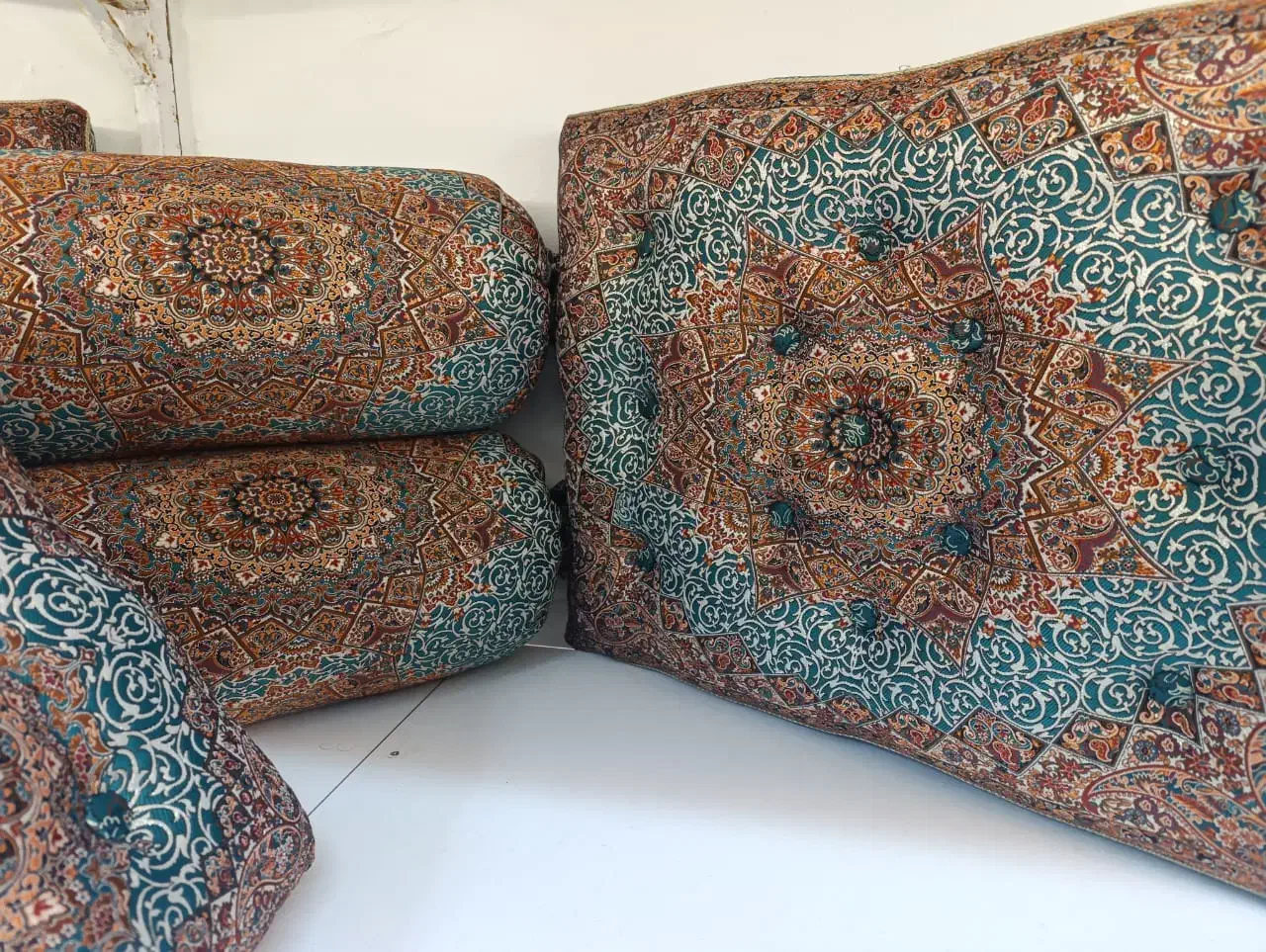 کرسی شاه نشین عباسی 7تیکه|پشتی|شیروان (خراسان), |دیوار