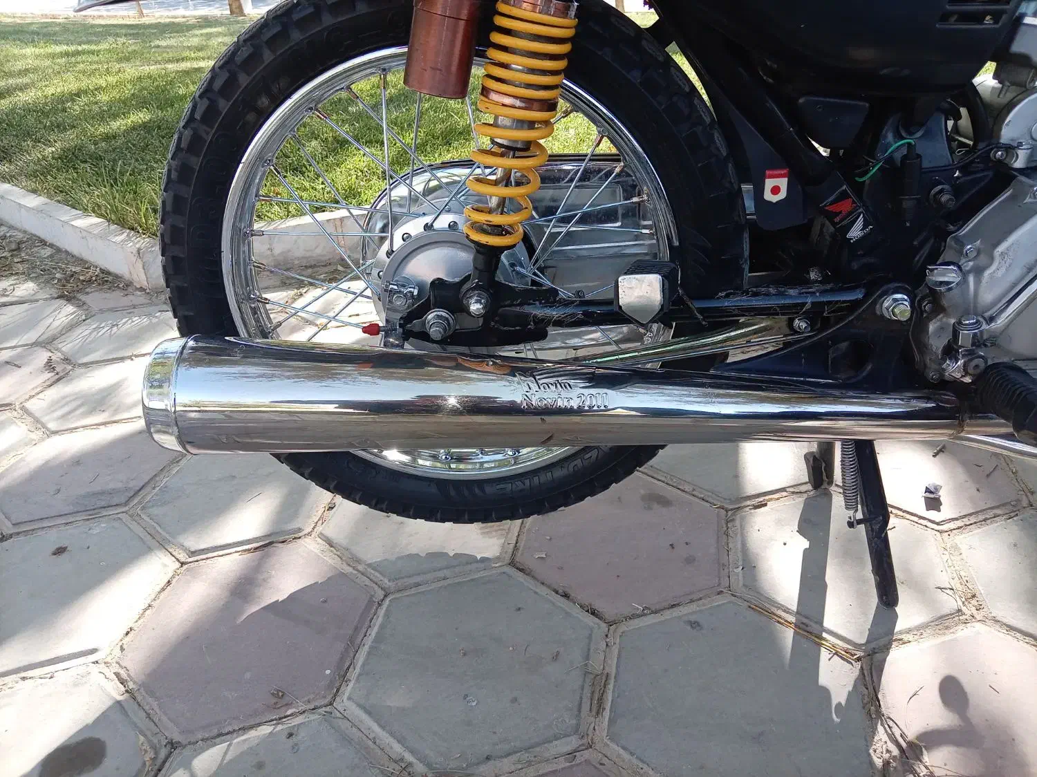 اگزوز ۲۰۱۱ یدک سیکلت نوین|قطعات یدکی و لوازم جانبی|لاران, |دیوار