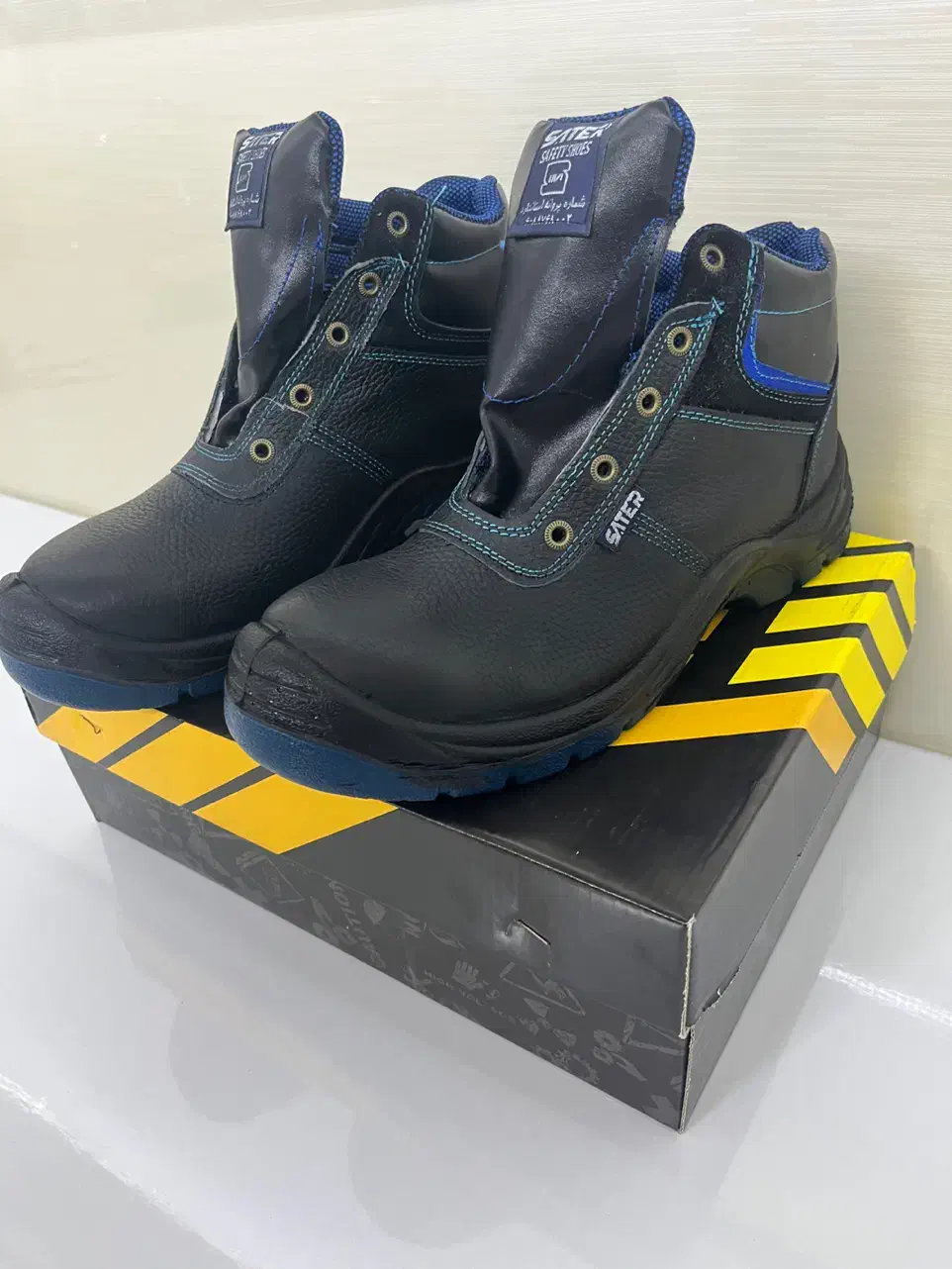 کفش ایمنی|کیف، کفش، کمربند|رامهرمز, |دیوار