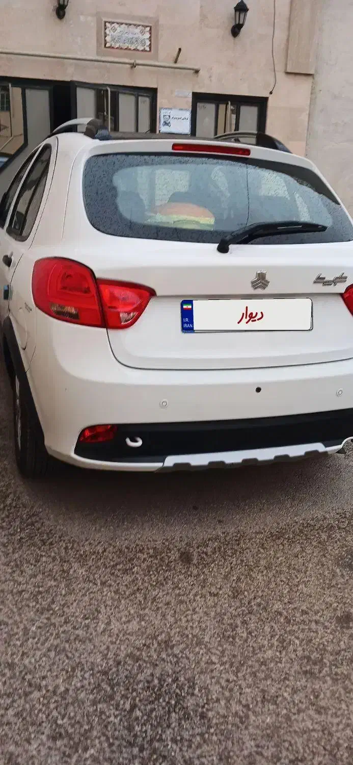 کوییک آر R سفید مشکی 1402|خودرو سواری و وانت|اصفهان, سعادت‌آباد|دیوار