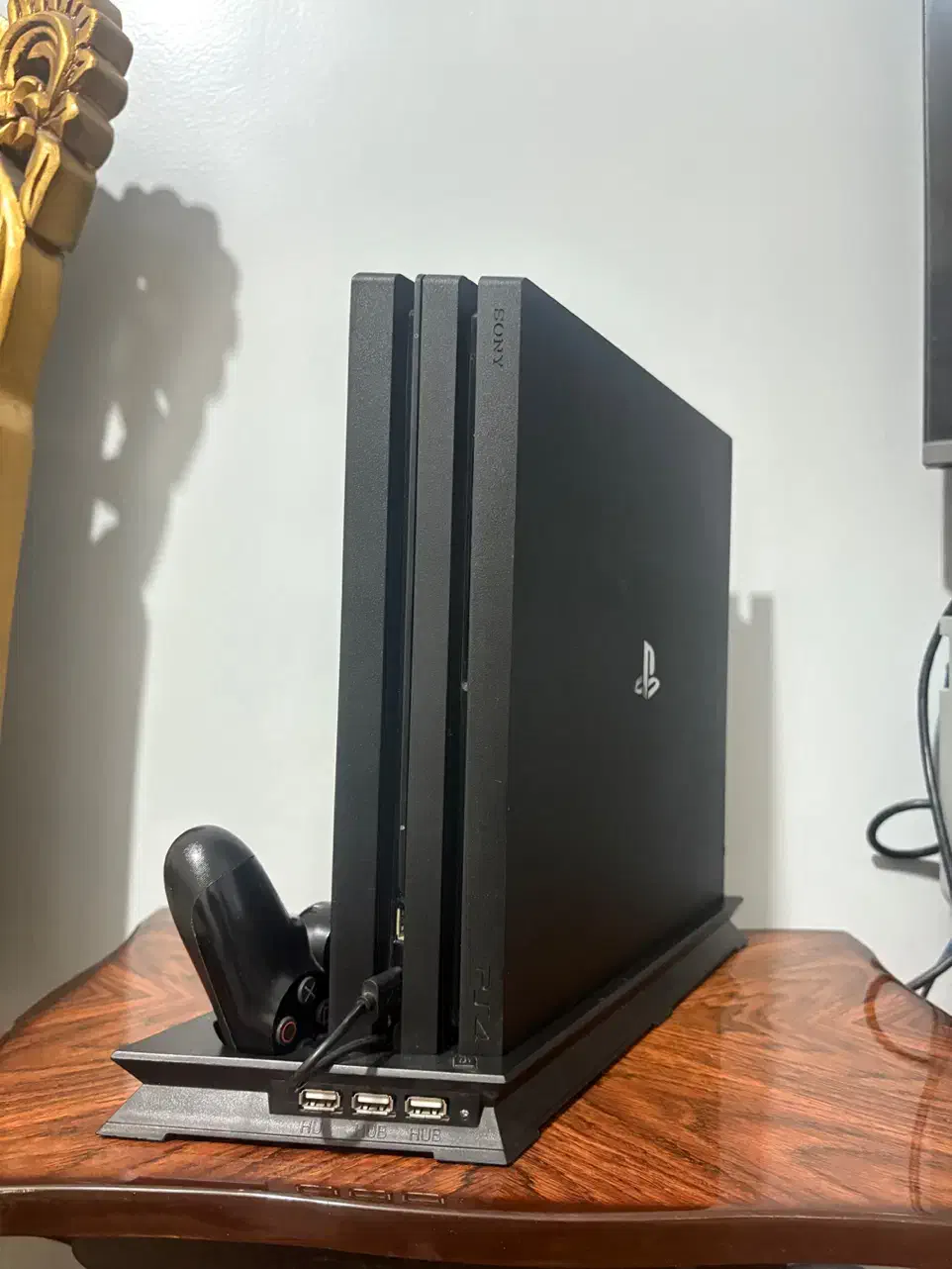 Ps4 pro دو دسته به همراه فن و شارژر دسته|کنسول، بازی ویدئویی و آنلاین|تهران, مرزداران|دیوار