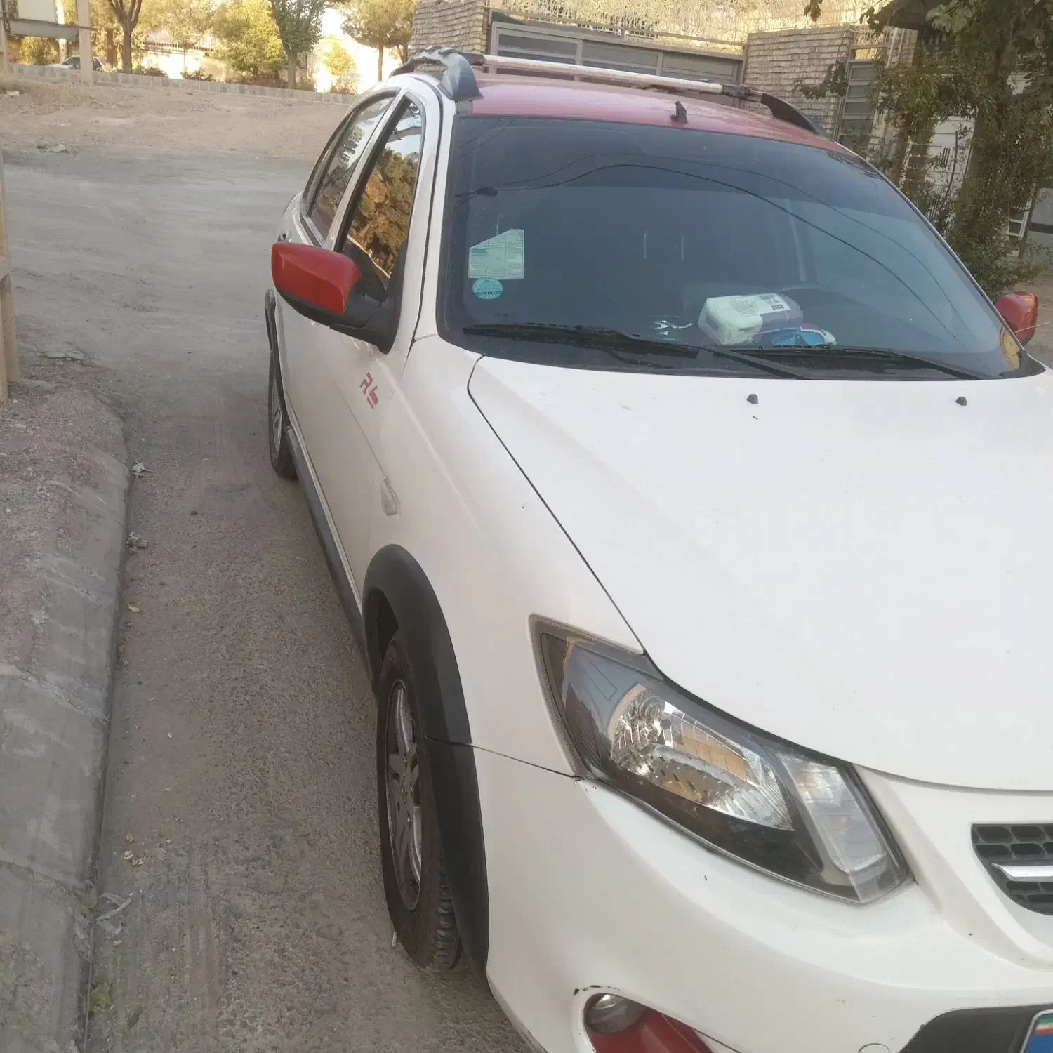 کوییک r سفید قرمز|خودرو سواری و وانت|مبارکه, |دیوار