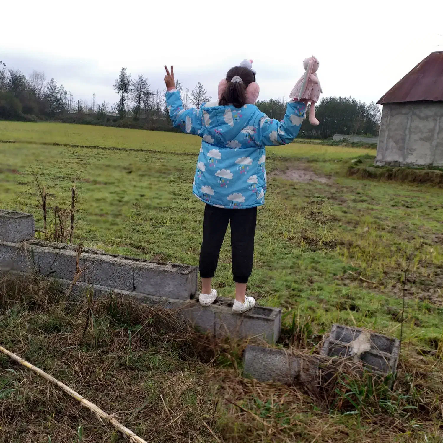 کاپشن|کفش و لباس بچه|هشتگرد, فاز ۷ مهستان|دیوار