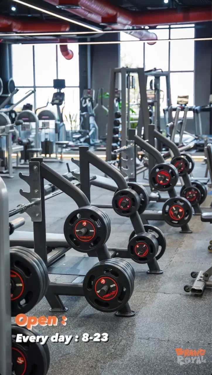 به یک نیروی نظافت در باشگاه گرند رویال نیازمندیم|استخدام سرایداری و نظافت|لاهیجان, شیشه گران|دیوار