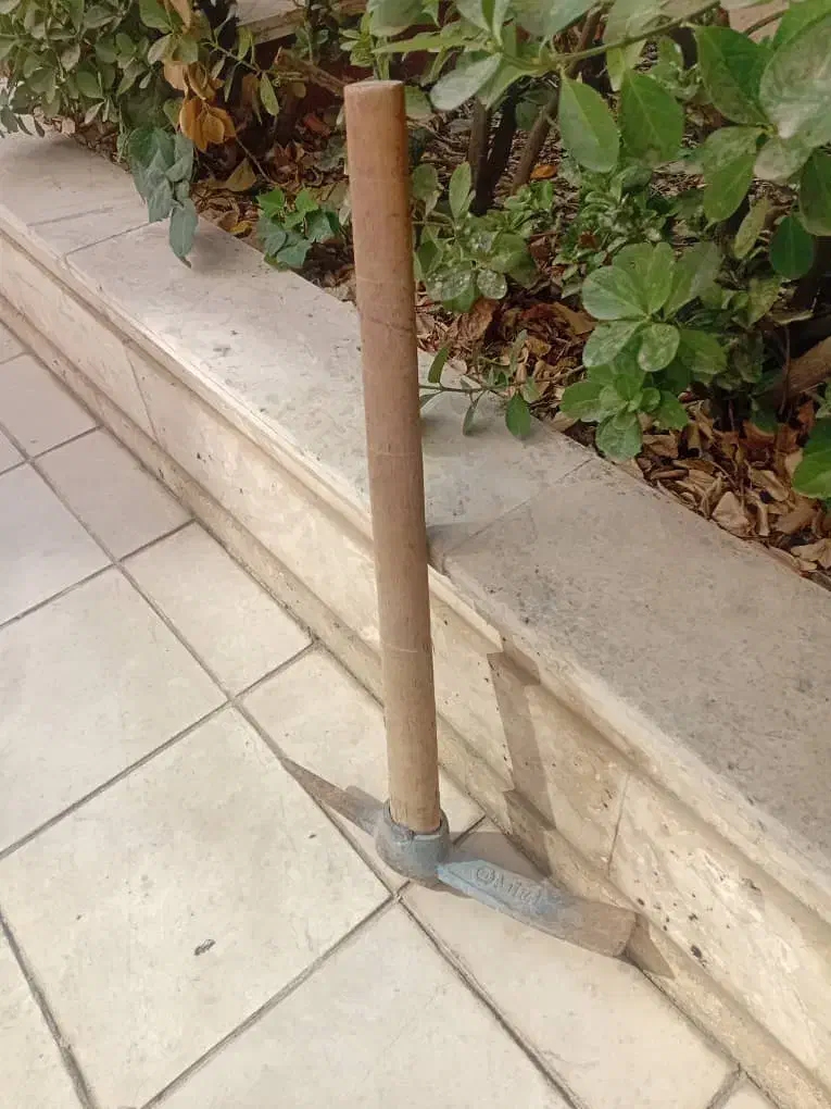 فرغون و بیل و کلنگ|ابزارآلات|قزوین, |دیوار