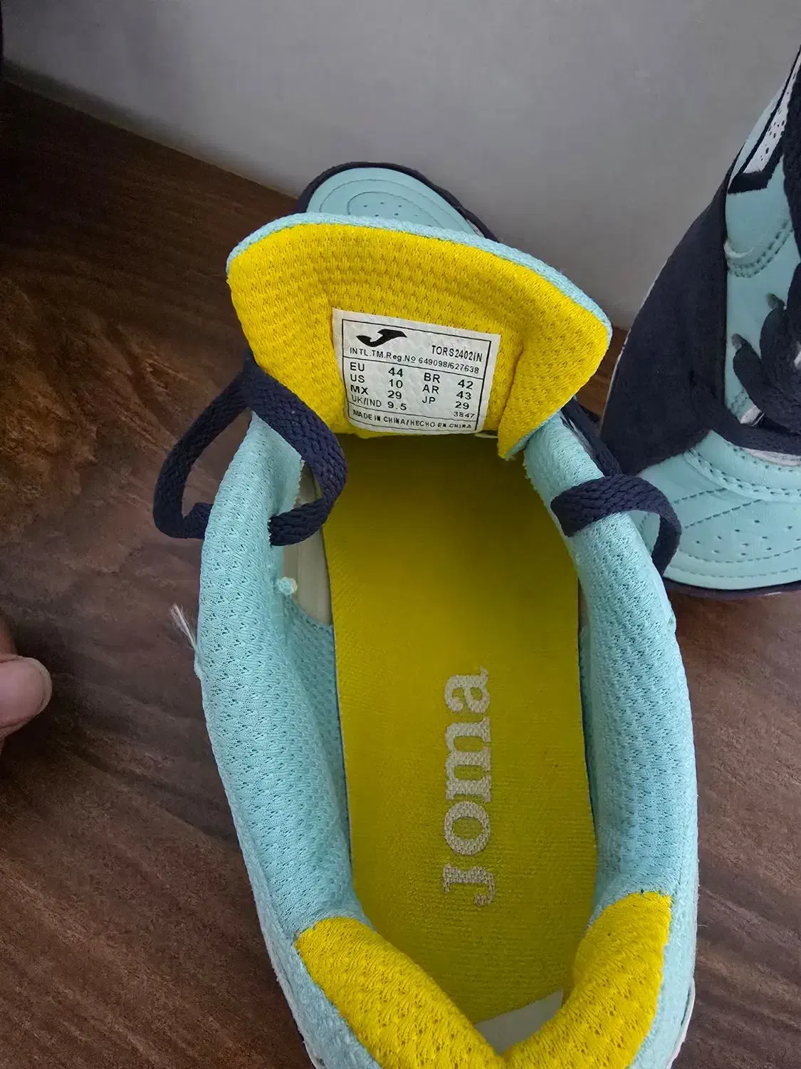 کتاونی سالنی فوتسال|کیف، کفش، کمربند|شهریار, شهرک بهاران (ویره)|دیوار