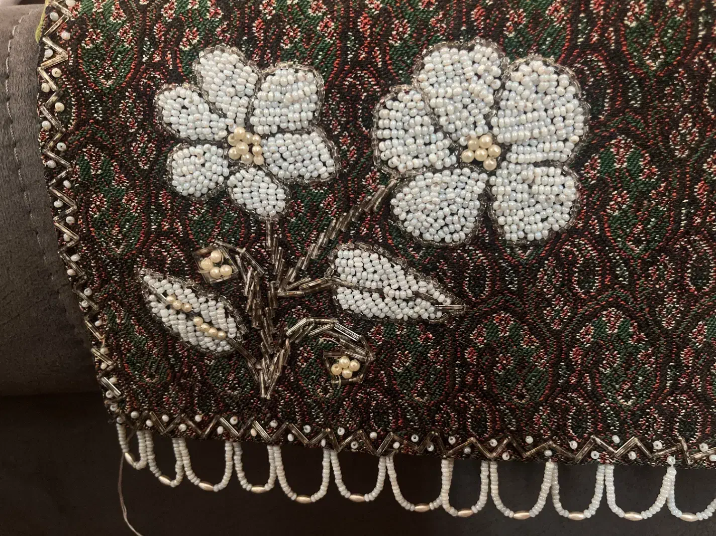 تو طاقچه ترمه|کلکسیون اشیاء عتیقه|قم, بکایی|دیوار