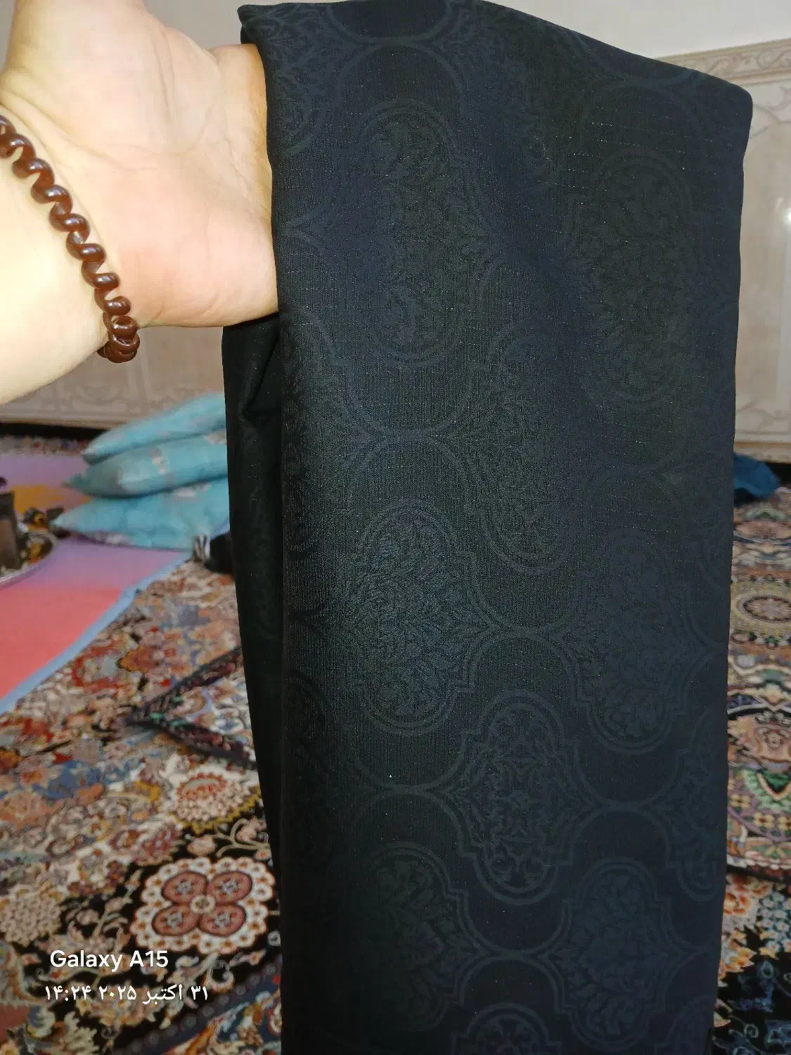 چادر مشکی|لباس|کرمانشاه, |دیوار