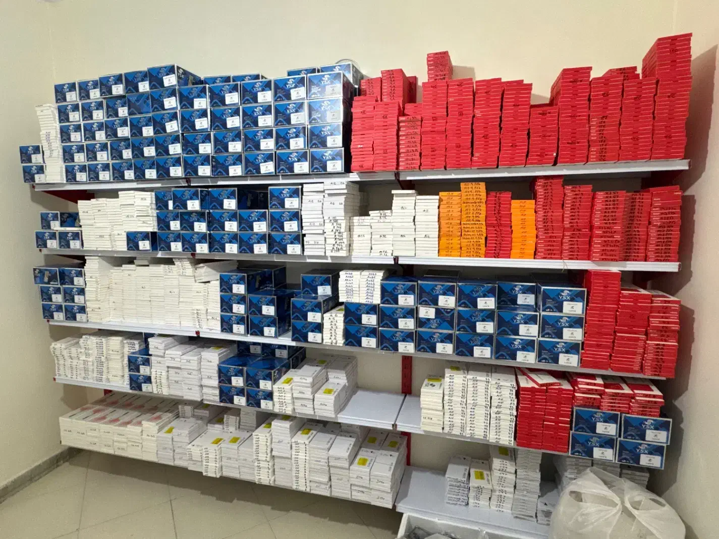 فروشنده خانم نیازمندیم|استخدام خدمات فروشگاه و رستوران|محمدشهر, محمدشهر|دیوار