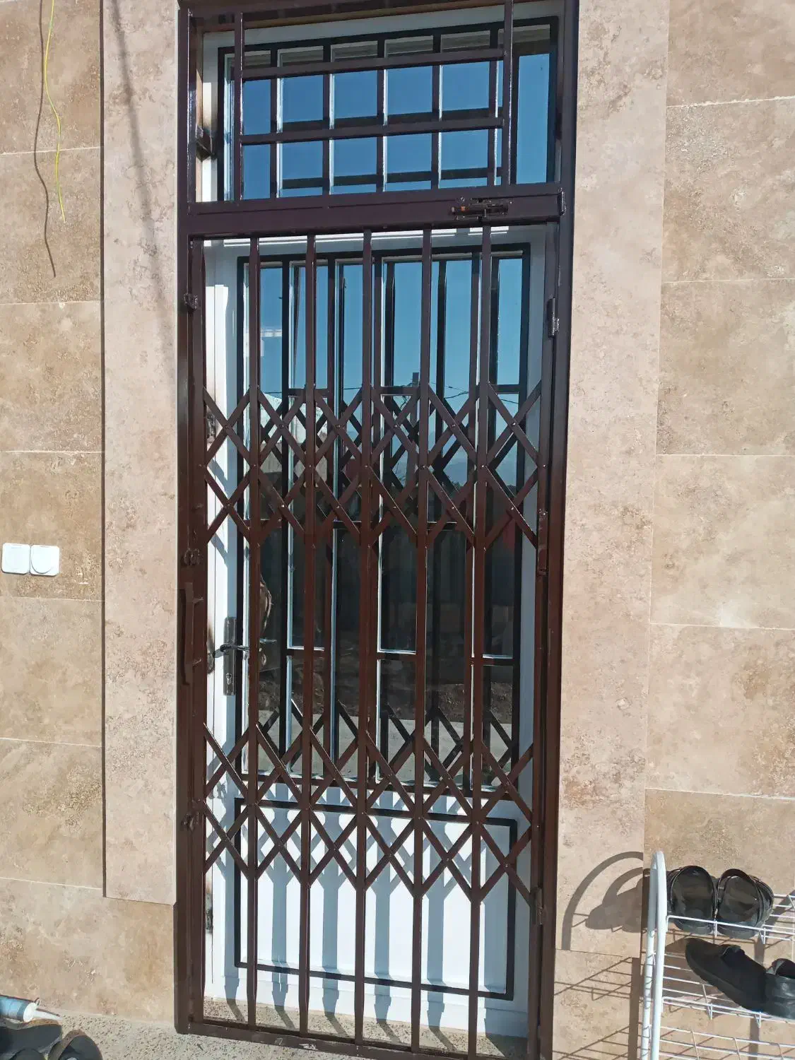 ساخت انواع مختلف درب و پنجره و آکاردئونی چوبین|خدمات پیشه و مهارت|ملایر, |دیوار