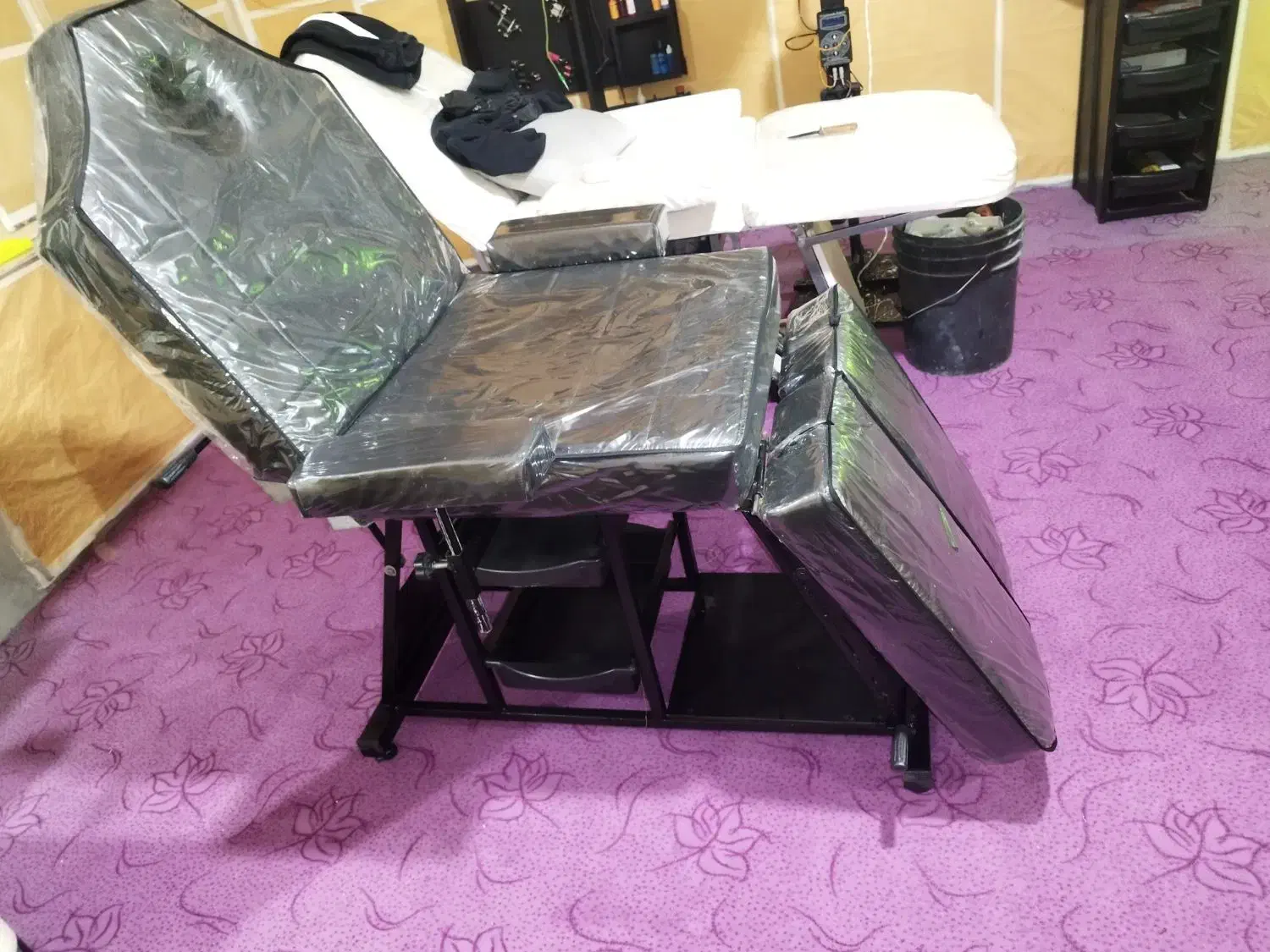 تخت تاتو در حد نو|آرایشگاه و سالن‌های زیبایی|مشکین‌دشت, |دیوار