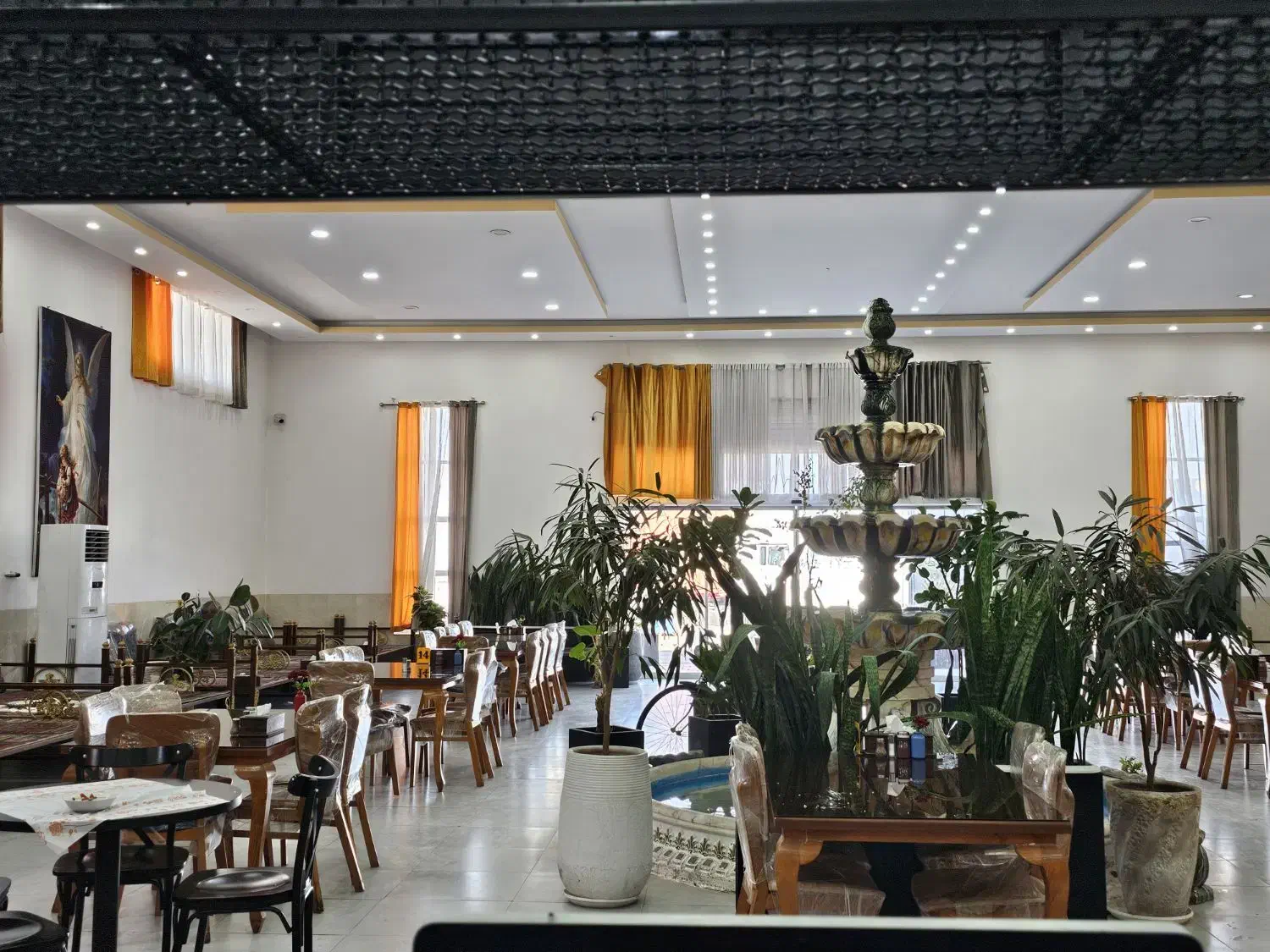 استخدام ،نیرو خدماتی،سالن دار  در رستوران|استخدام خدمات فروشگاه و رستوران|یزد, |دیوار