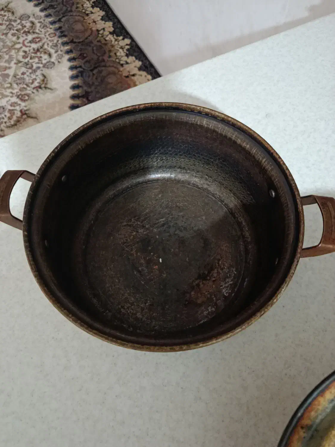 قابلمه مسی|ظروف پخت‌وپز|قم, قلعه کامکار|دیوار