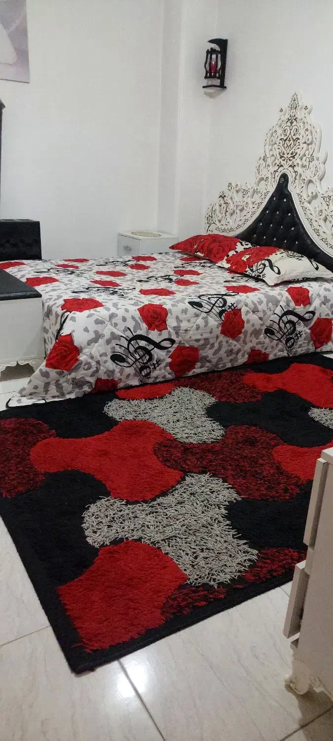 تخت خواب دونفره، همراه با ۲ پاتختی و یک جلو تختی|تخت و سرویس خواب|سنقر, |دیوار