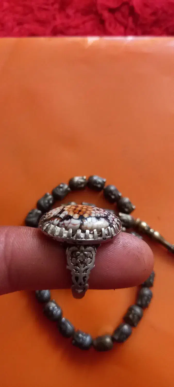 تسبیح و انگشتر|کلکسیون اشیاء عتیقه|ایذه, |دیوار