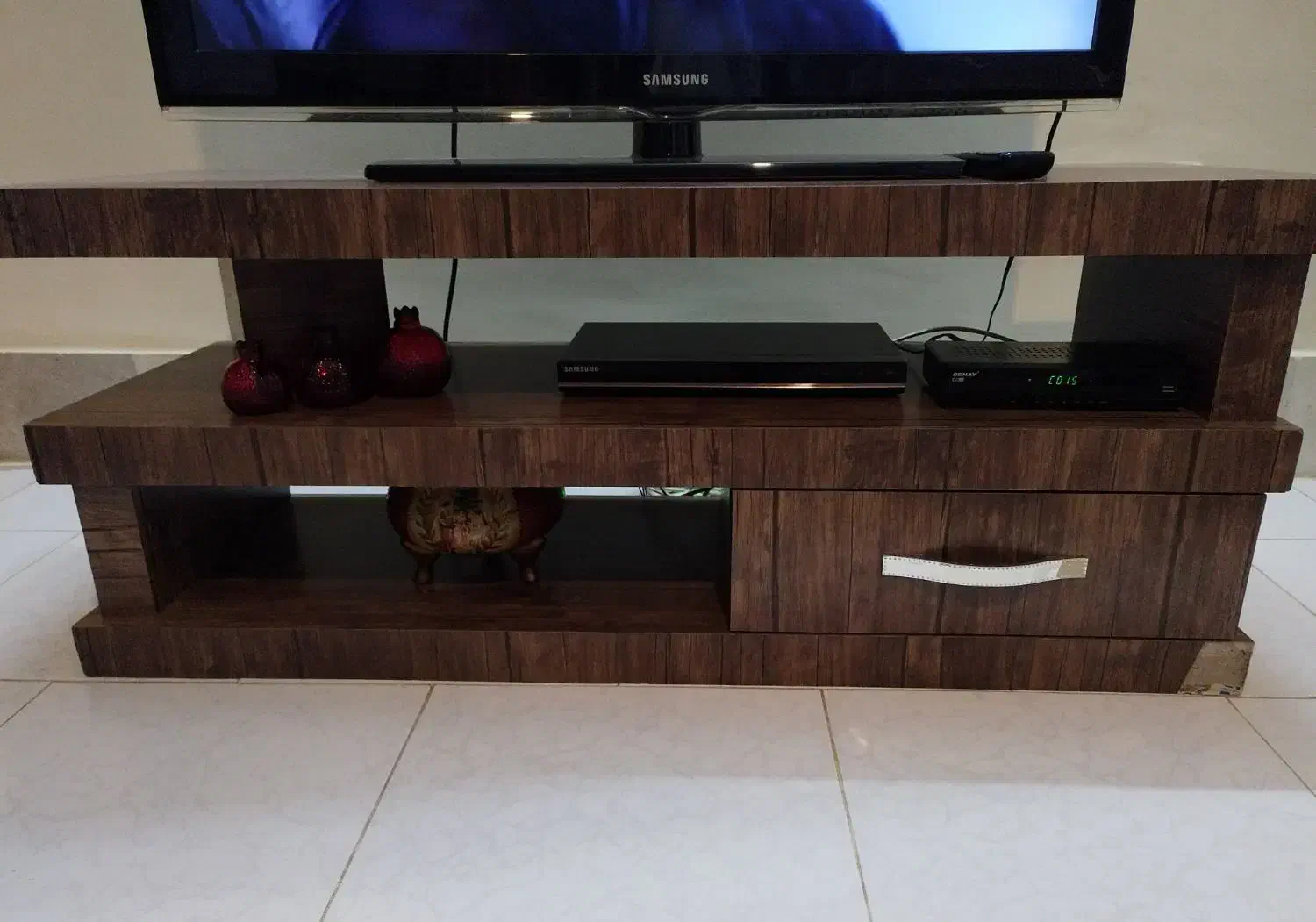 میزتلویزیون|میز تلویزیون|گلبهار, شهر جدید گلبهار|دیوار