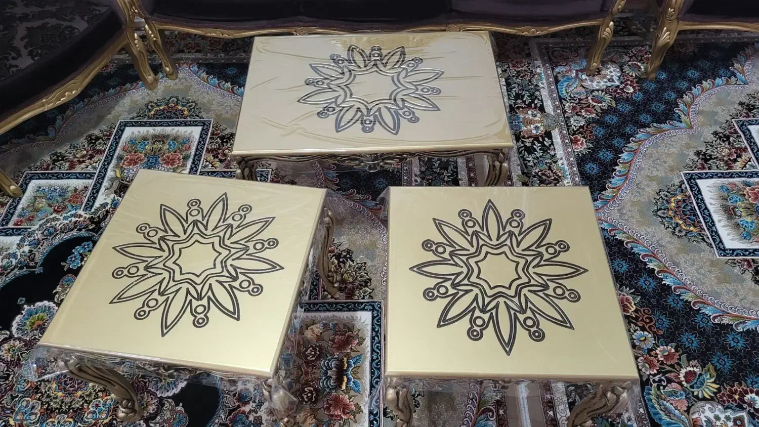 مبل سلطنتی 9نفره با،3تامیزوروکش دوخته شده|مبلمان خانگی و میز عسلی|میاندوآب, |دیوار