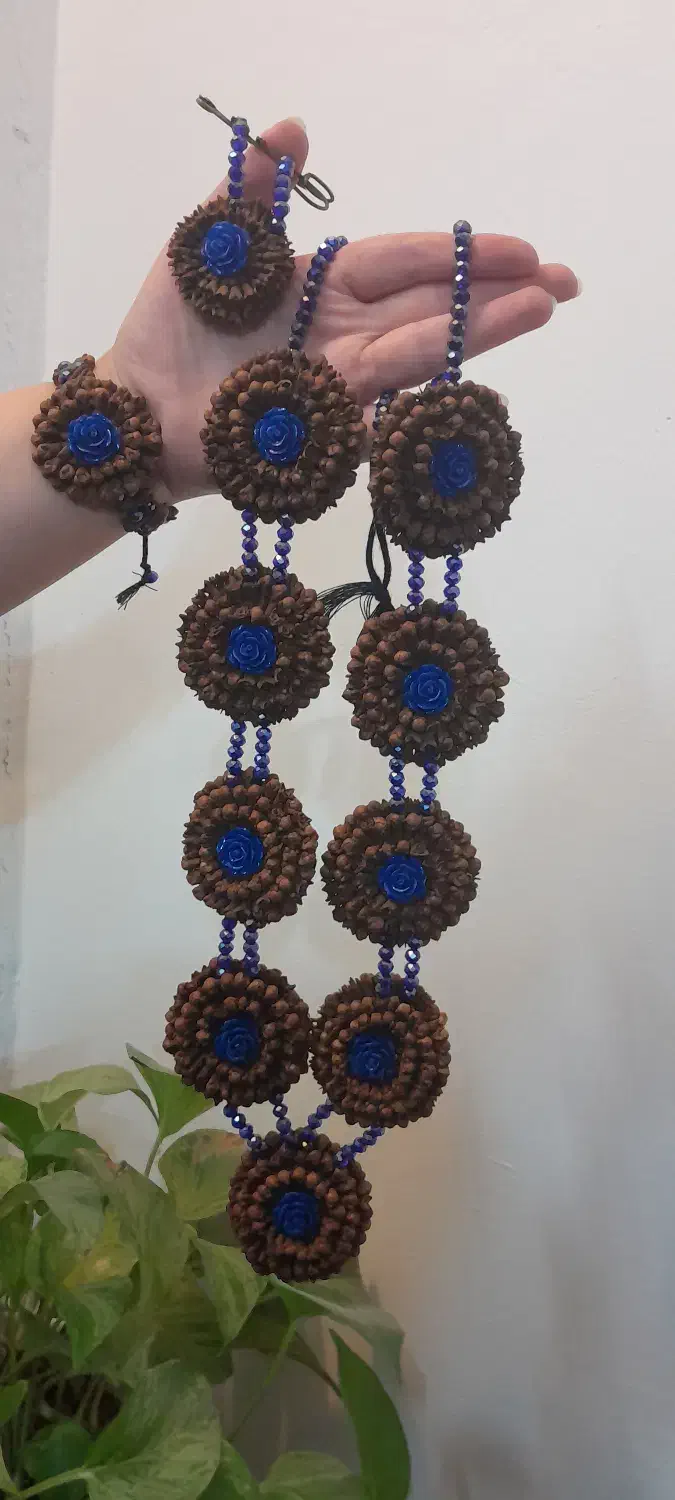 گردنبند میخک|جواهرات|صدرا-فارس, فاز ۱|دیوار