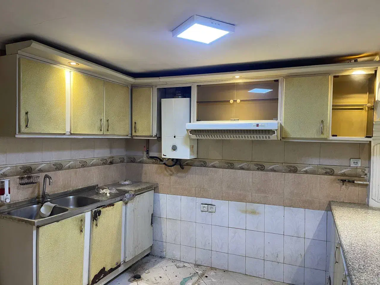 کابینت فلزی و هود|آب‌چکان و نظم‌دهنده ظروف|مشهد, کوشش|دیوار