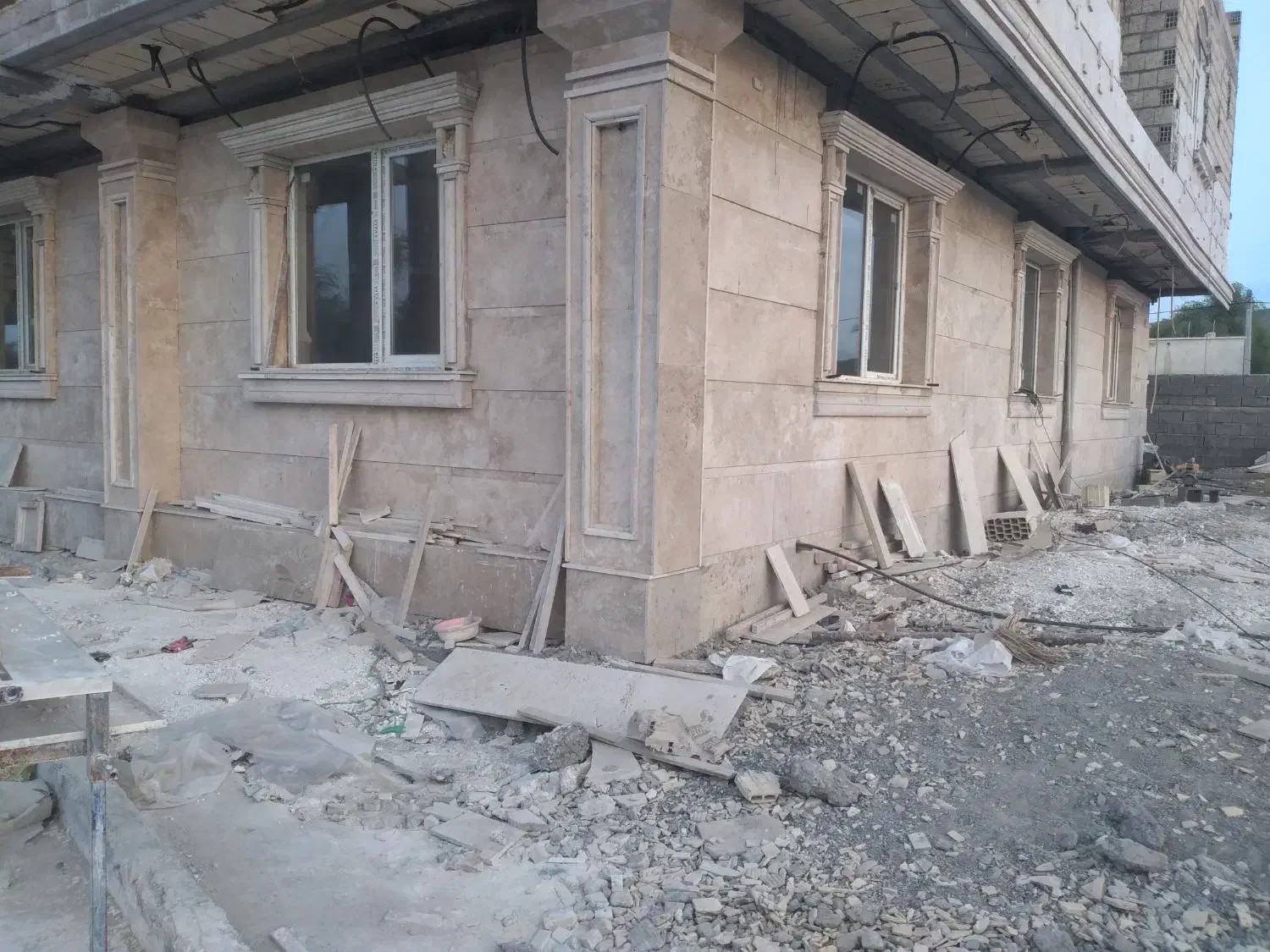 نیازمند استا کار و کارگر ساده و ابزار وبرش کار|استخدام معماری، عمران و ساختمانی|زرآباد, |دیوار