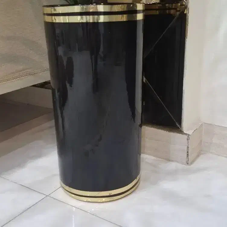 دوعدد گلدان استوانه ای|گل و گیاه طبیعی|بندر امام خمینی, |دیوار