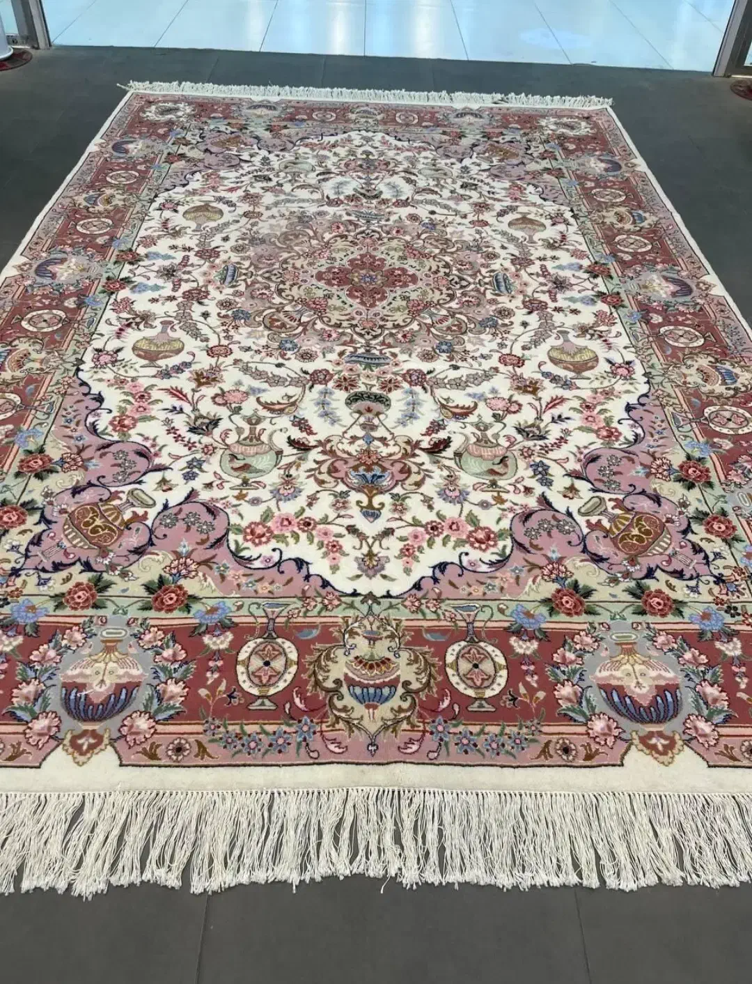 فرش دستباف (بساک)جفت ۹ متری کاسه کوزه گل ابریشم|فرش|مشکیندشت, |دیوار