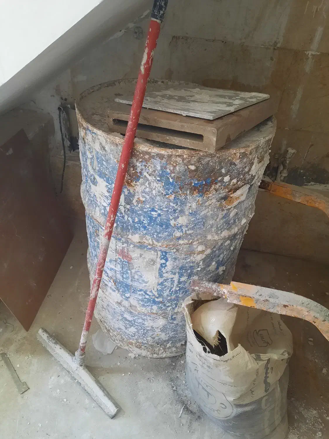 لوازم بنایی   تخته بشکه بیل و کلنگ|مصالح و تجهیزات ساختمان|مشهد, ایثار|دیوار