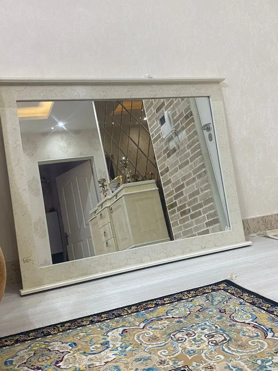 اینه|آینه|آستارا, |دیوار