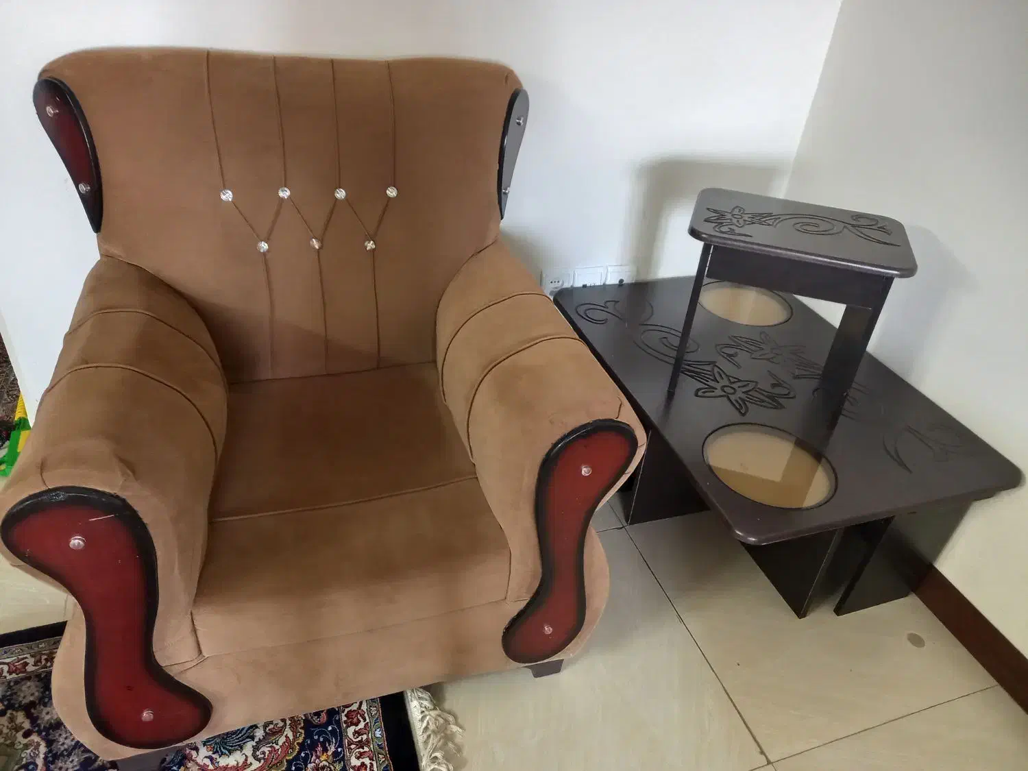 مبل‌ومیز‌عسلی|مبلمان خانگی و میز عسلی|بومهن, |دیوار