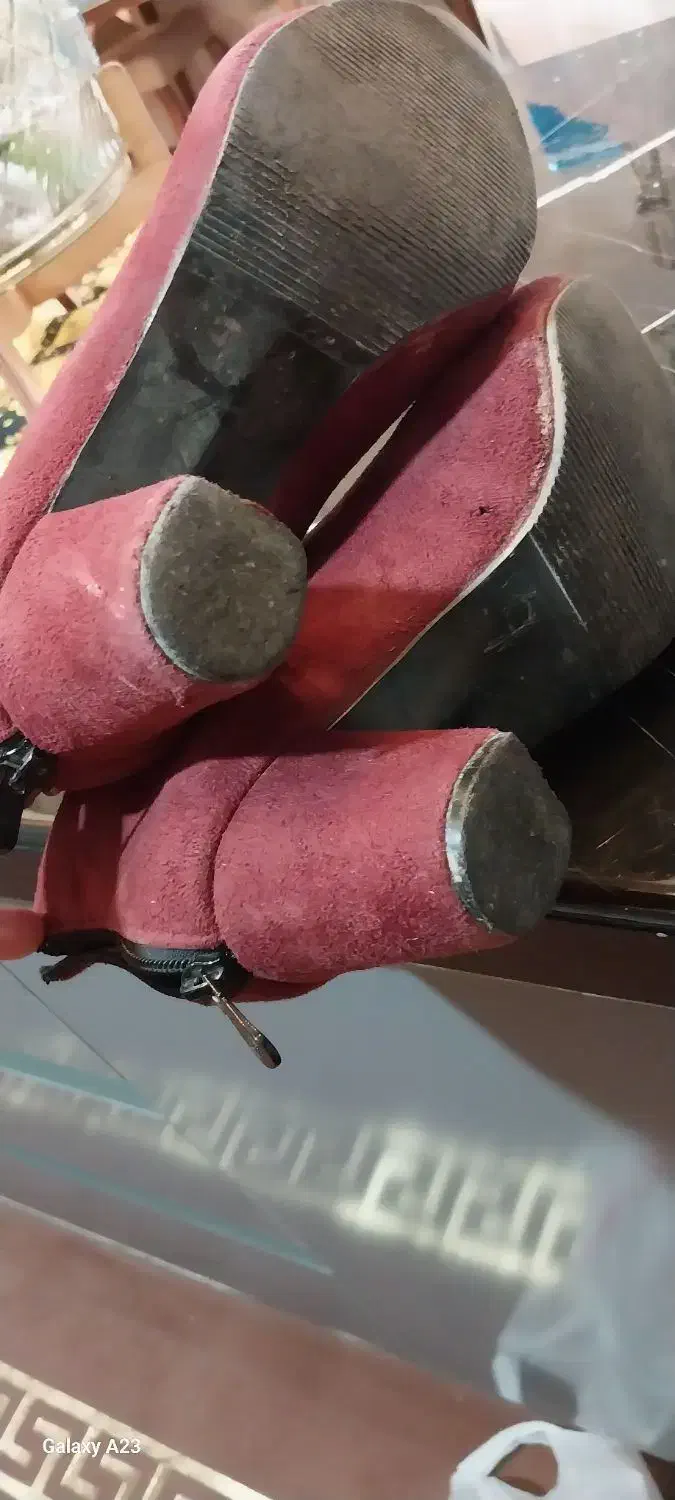 نیم بوت|کیف، کفش، کمربند|پرند, فاز ۵|دیوار