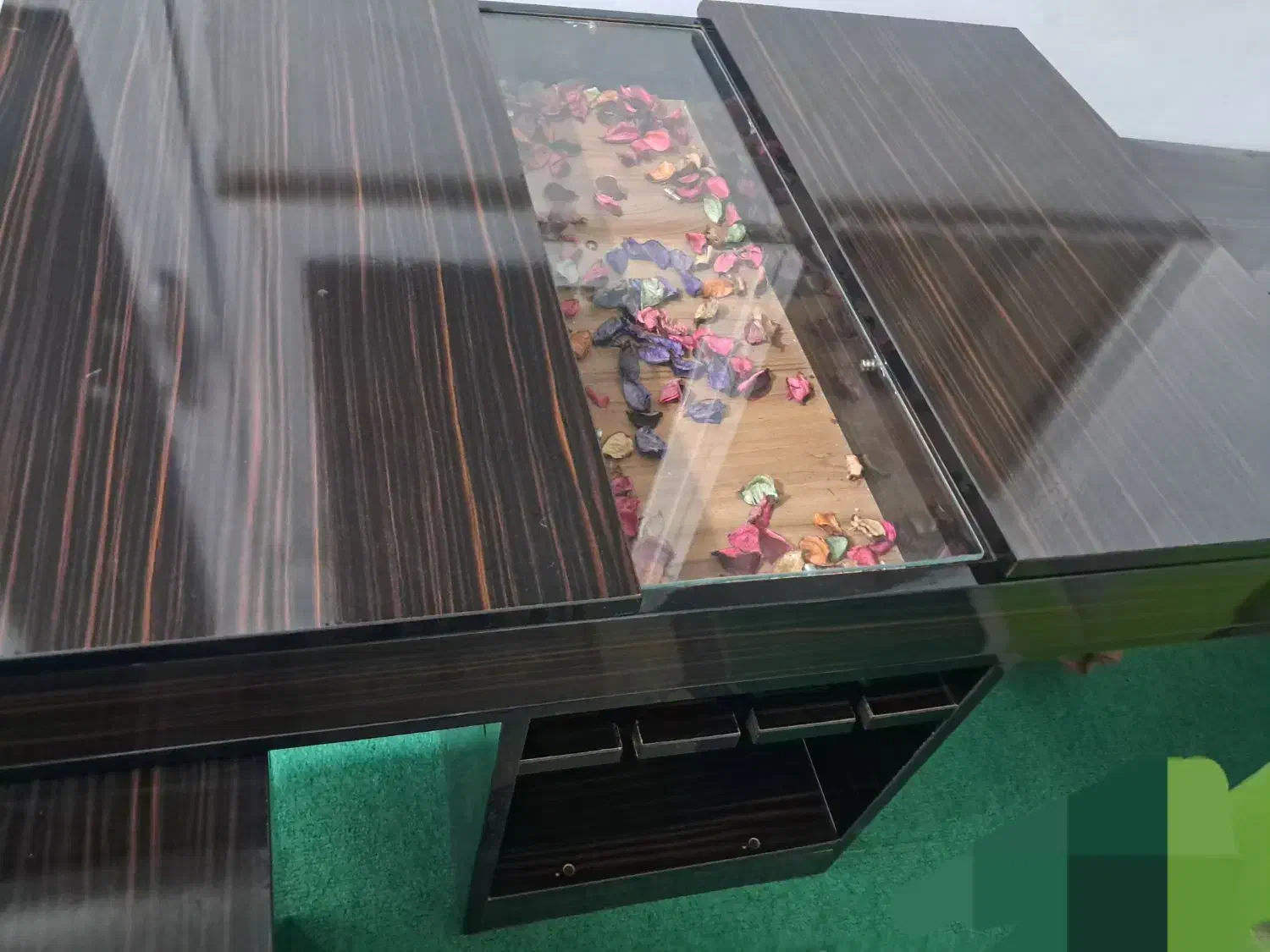 میز|میز و صندلی غذاخوری|فرخ‌شهر, |دیوار