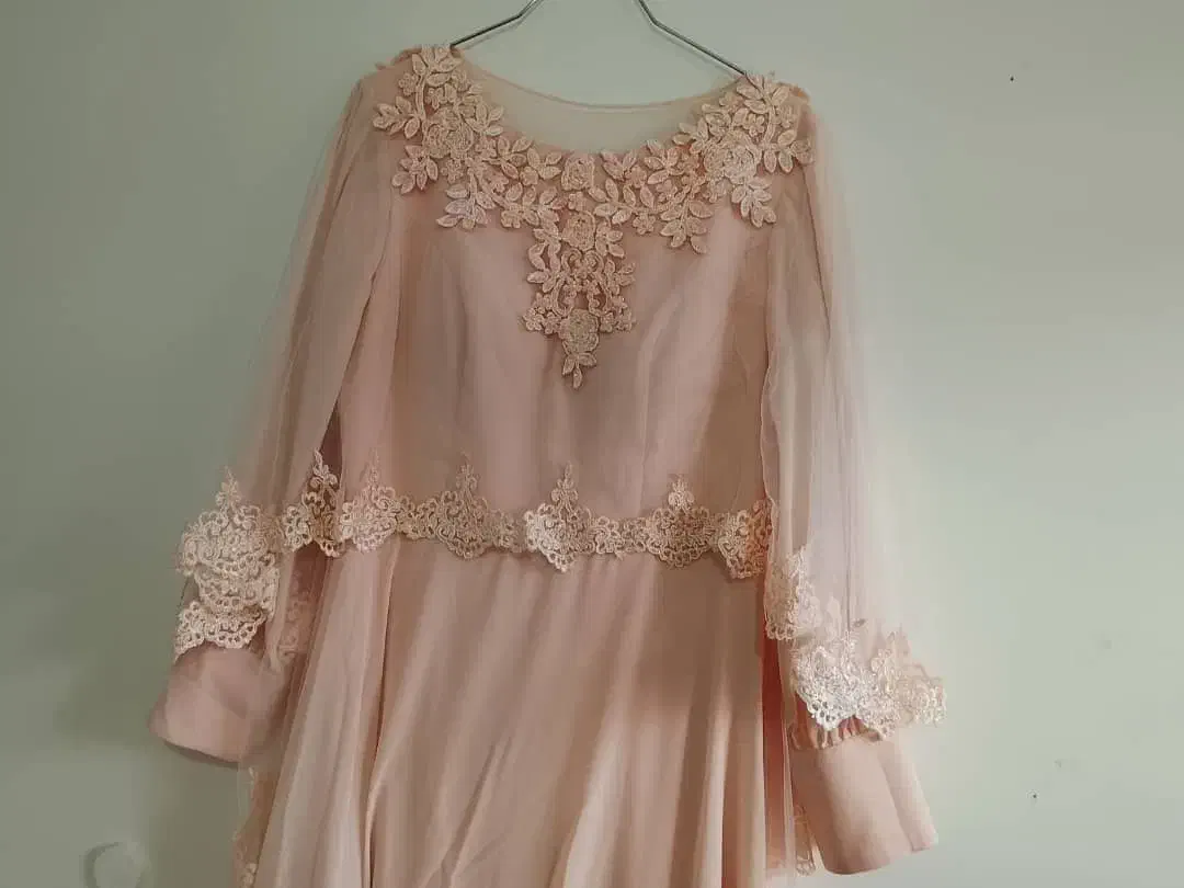 لباس نامزدی و مجلسی|لباس|ری, شهید غیوری (ابن باویه)|دیوار