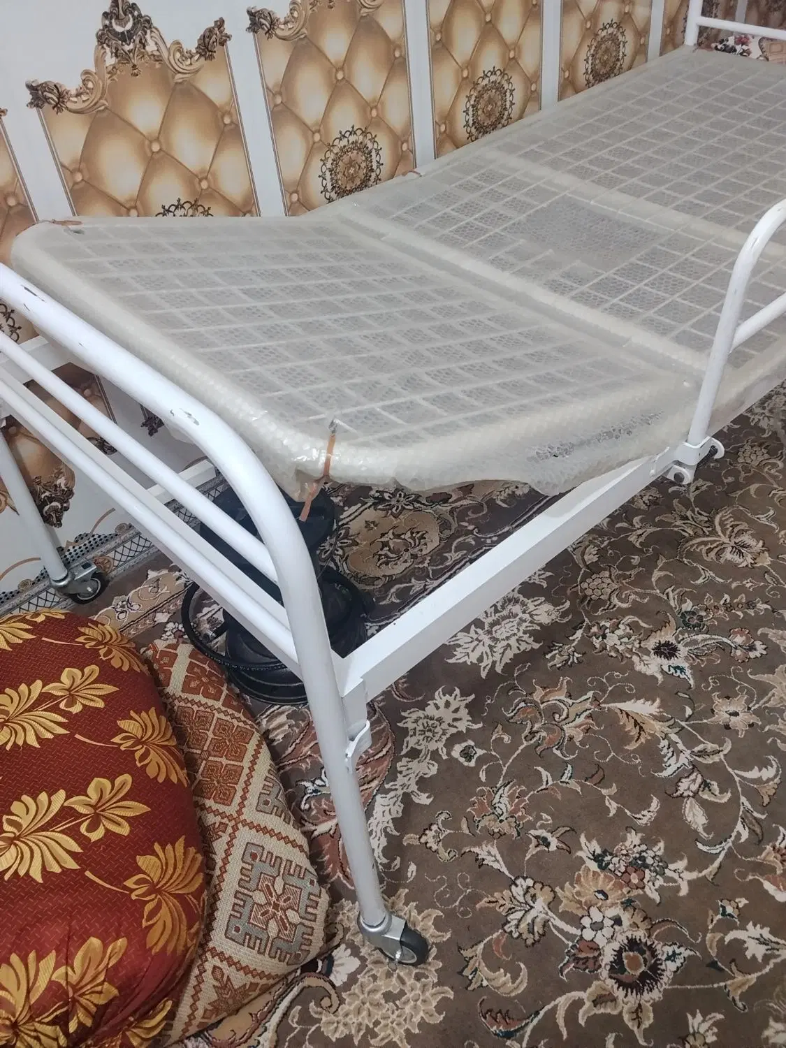 تخت|تخت و سرویس خواب|زهک, |دیوار