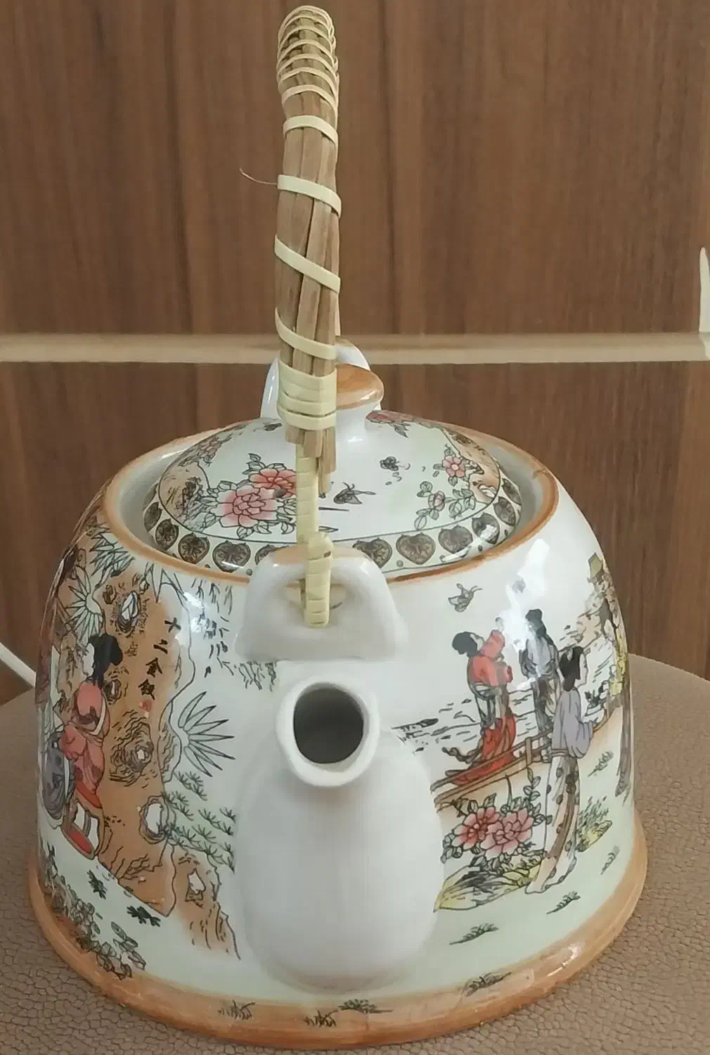 قوری چینی دسته چوبی|قوری، کتری، قهوهساز دستی|نجفآباد, نمازی|دیوار