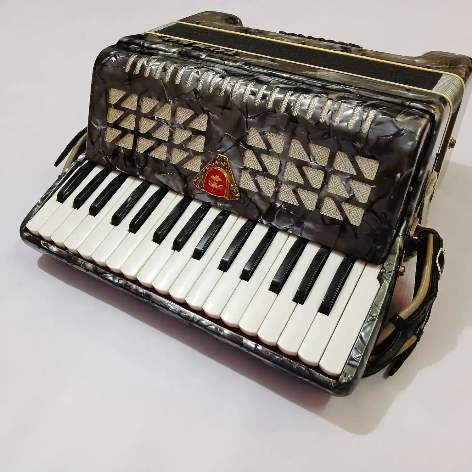 آکاردئون TOMBO مدل TN32N|پیانو، کیبورد، آکاردئون|بندرعباس, |دیوار