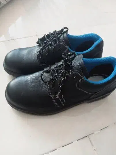 کفش کار جنس چرم|کیف، کفش، کمربند|تربتحیدریه, رضاشهر|دیوار