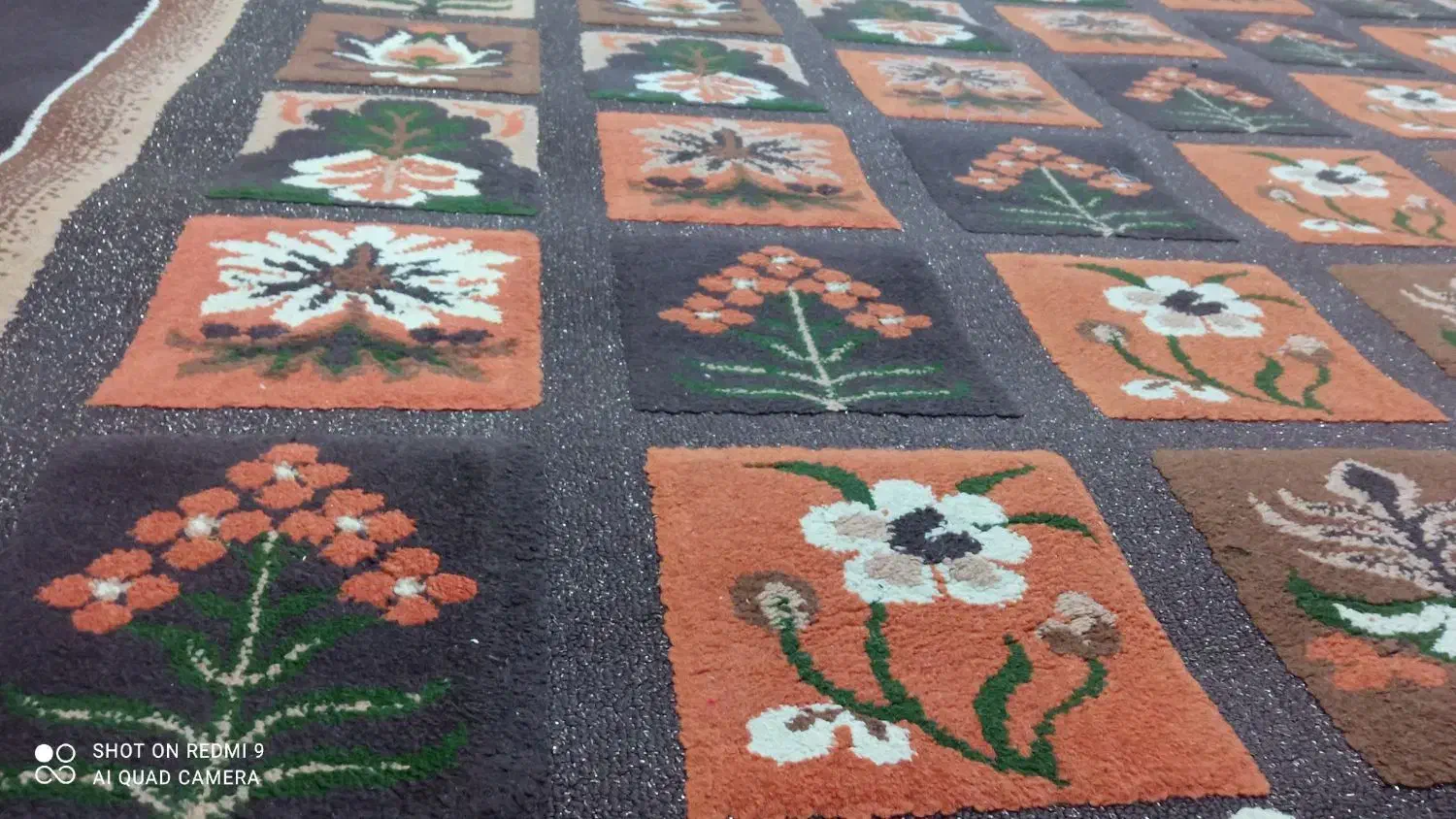 گل قهوه ای هفت رنگ|فرش|خرم‌آباد, |دیوار