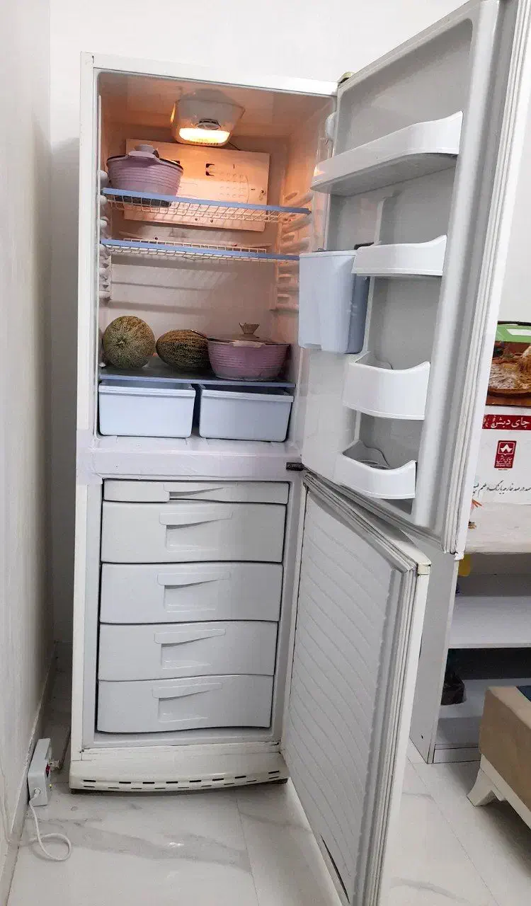 یخچال فریزر دو درب  آبسرد کن دار|یخچال و فریزر|جوین, |دیوار