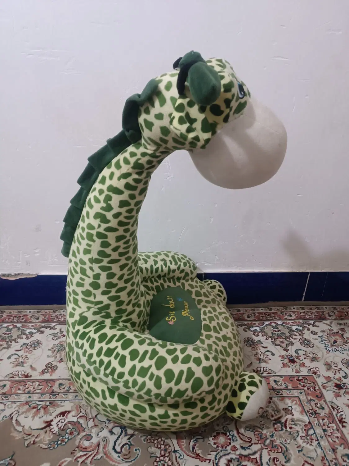 عروسک|اسباب‌بازی بچه|شیروان (خراسان), |دیوار