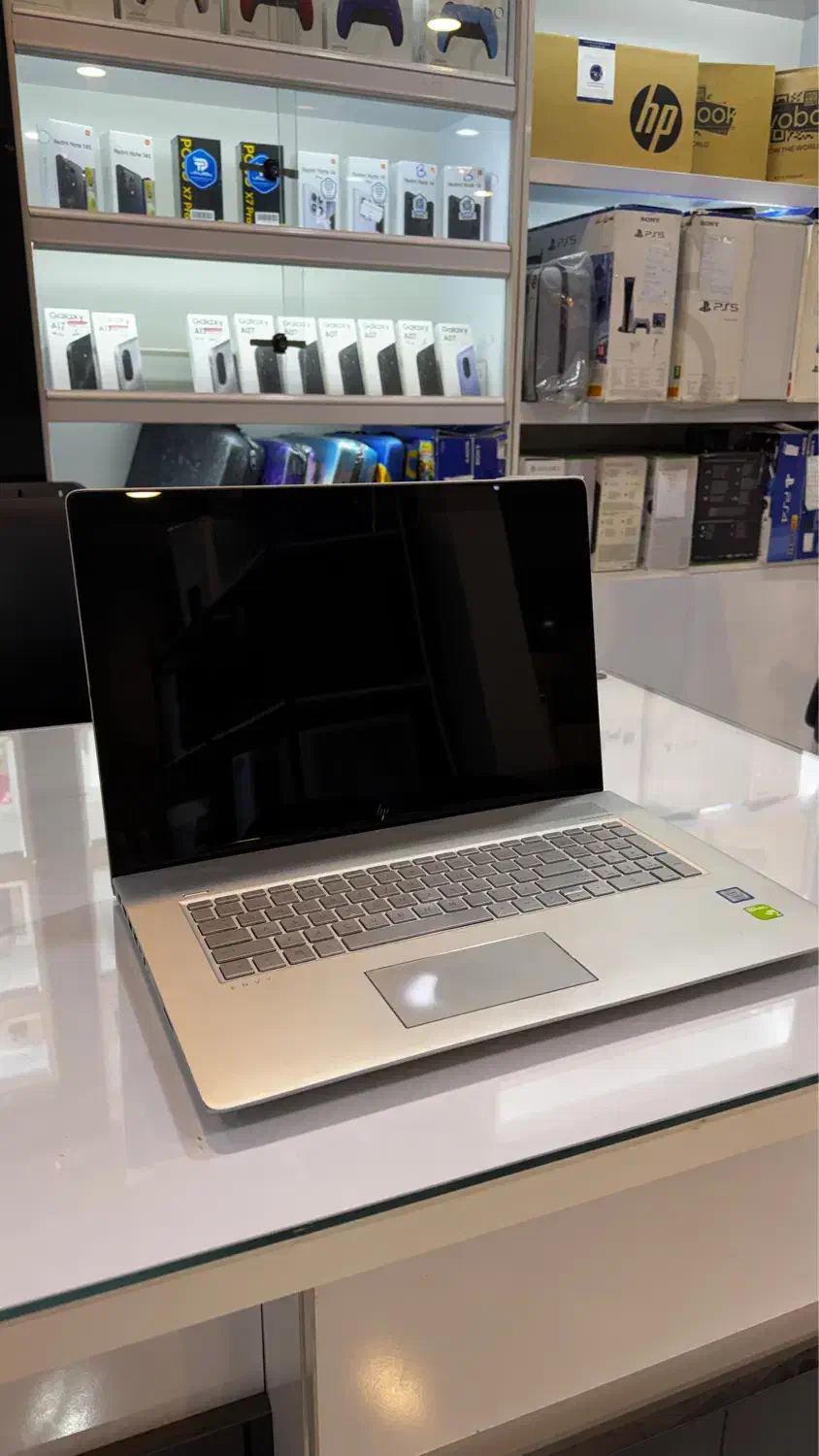 لپتاپ اچ پی ۱۷ اینچ ۱ ترا Ssd رم ۱۶ گرافیک ۲ فلزی|رایانه همراه|ساوه, |دیوار