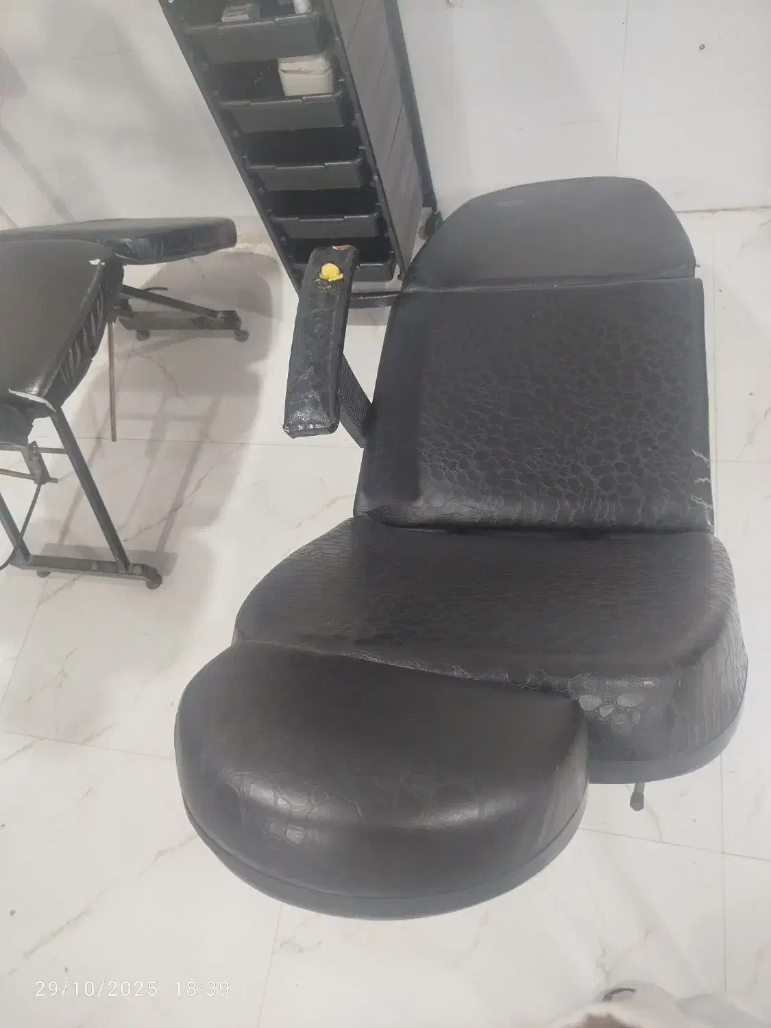 لوازم آرایشگاه زنانه|آرایشگاه و سالن‌های زیبایی|قائن, |دیوار