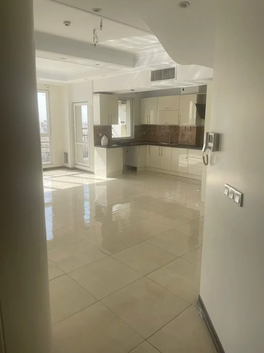 اپارتمان طبقه ۵