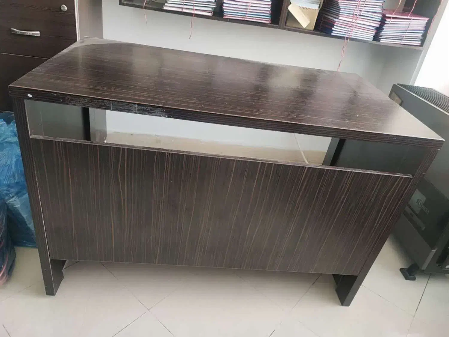 میز اداری|مبلمان اداری|کرج, چهارصد دستگاه|دیوار