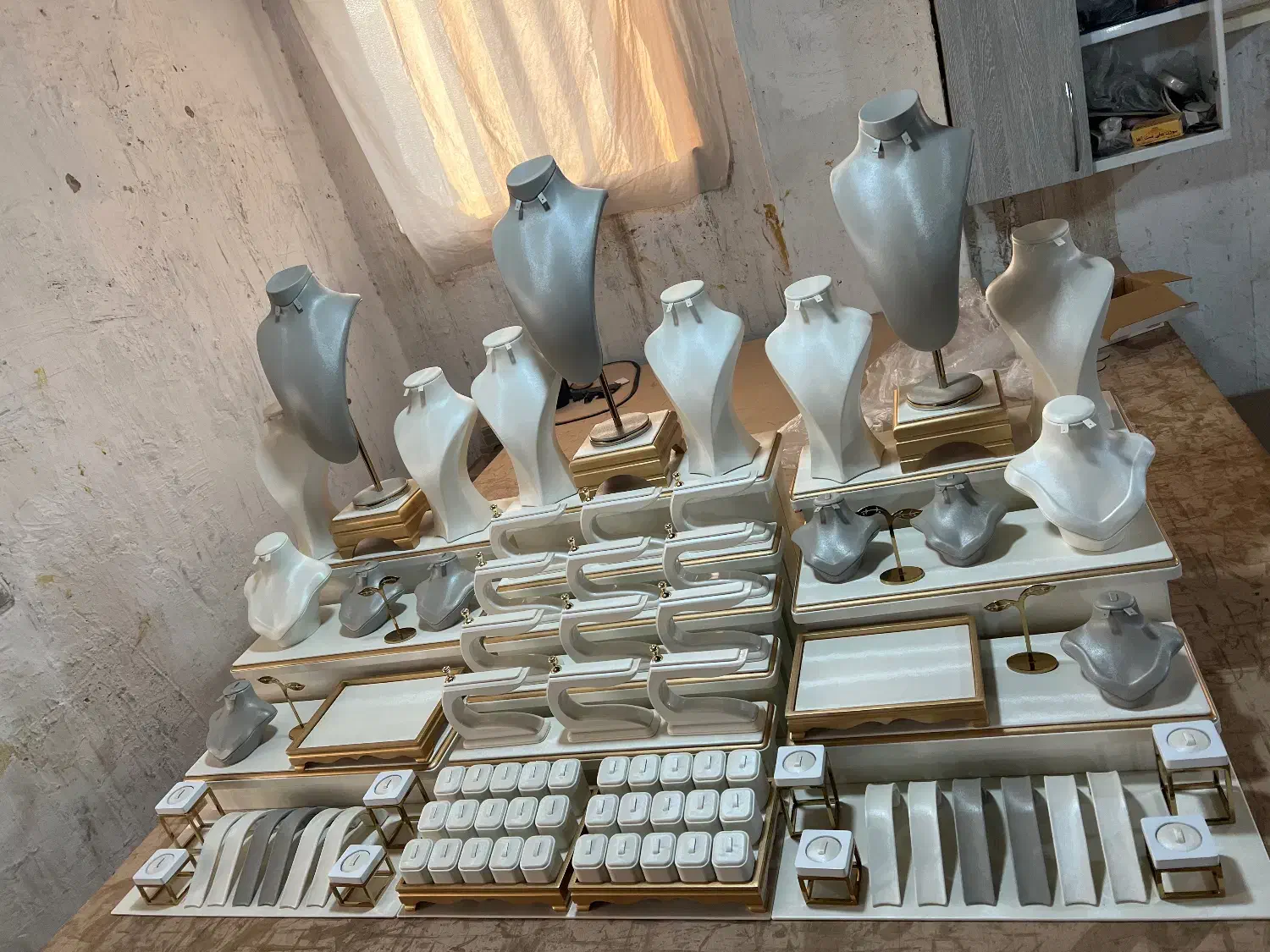 دکور طلا مانکن طلافروشی ویترین طلا استند|خدمات پیشه و مهارت|ورامین, ورامین|دیوار