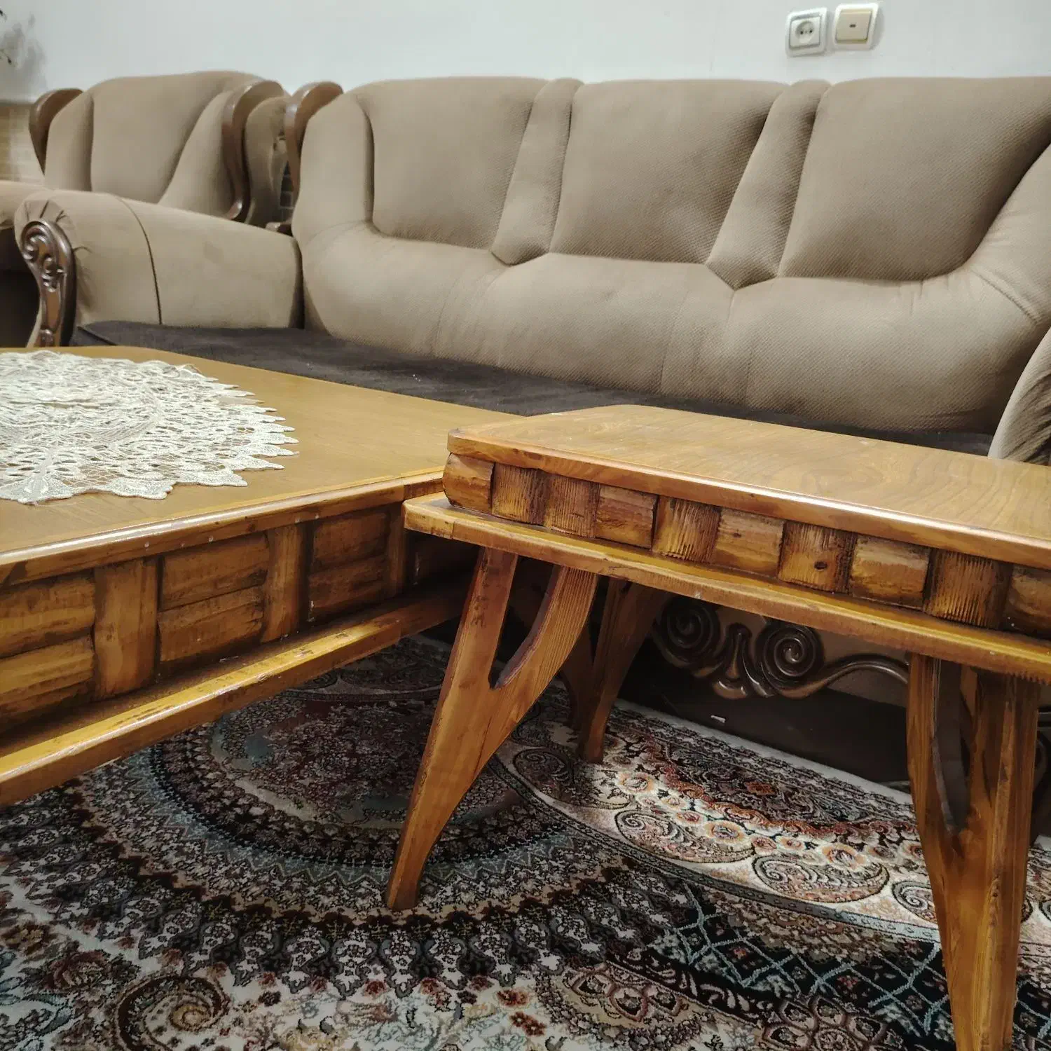 مبل راحتی به همراه میز|مبلمان خانگی و میز عسلی|نیشابور, بلوار گلها|دیوار