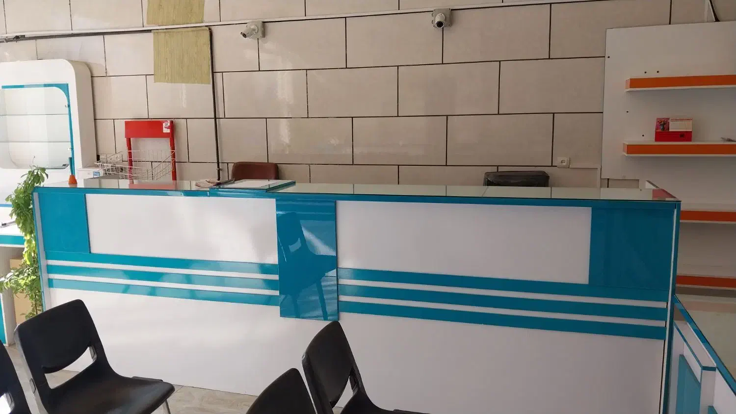 کانتر پیشخوان و قفسه و میز چوبی و کمد چوبی|دفتر کار|سنندج, |دیوار