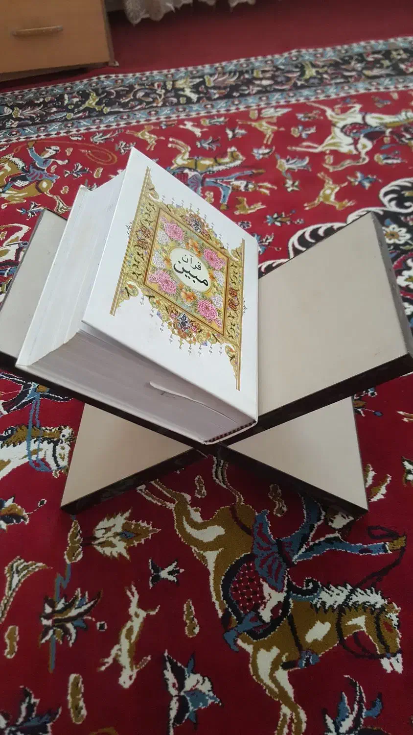 قرآن‌‌و‌‌فاتحه‌‌میخونم‌‌دو‌ تا‌دختر بچه‌ کوچک دارم|خدمات پذیرایی، مراسم|دورود, |دیوار