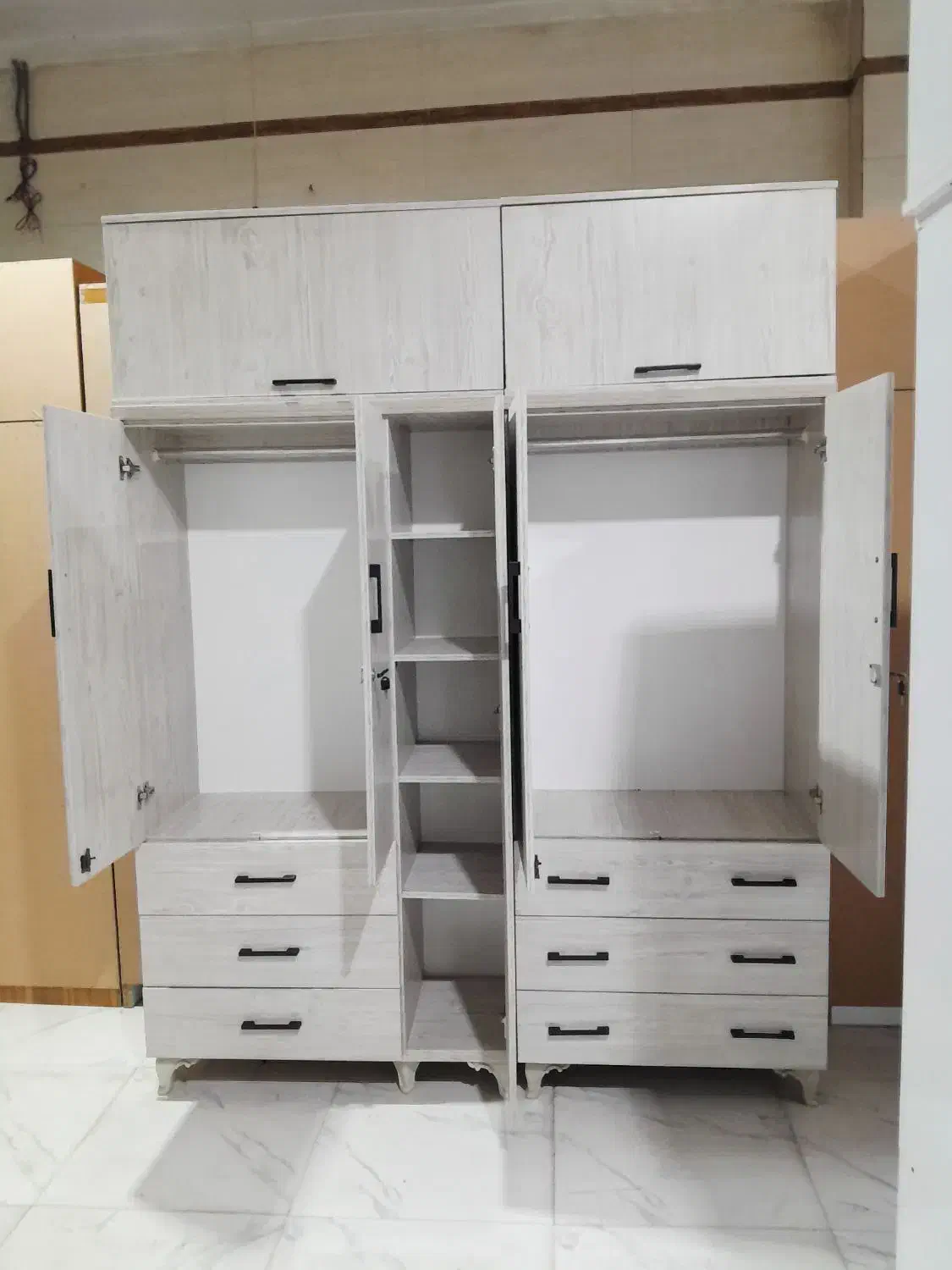 کمد کد ۱۸۰ فوق‌العاده جادار|تخت و سرویس خواب|چهاردانگه (تهران), |دیوار