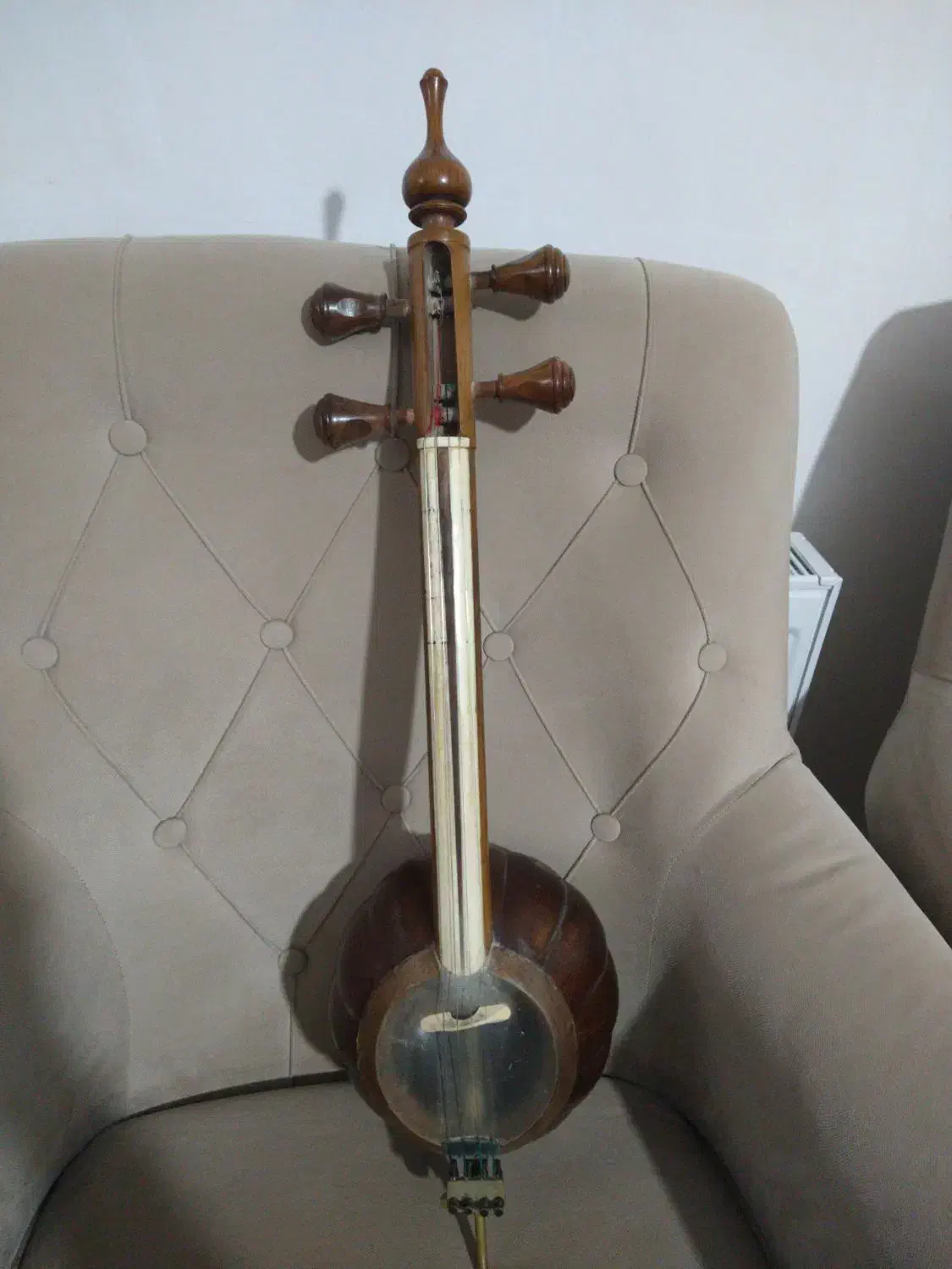 کمانچه ایرانی سال ساخت ۸۷( استاد عطایی)|سازهای سنتی|تبریز, |دیوار